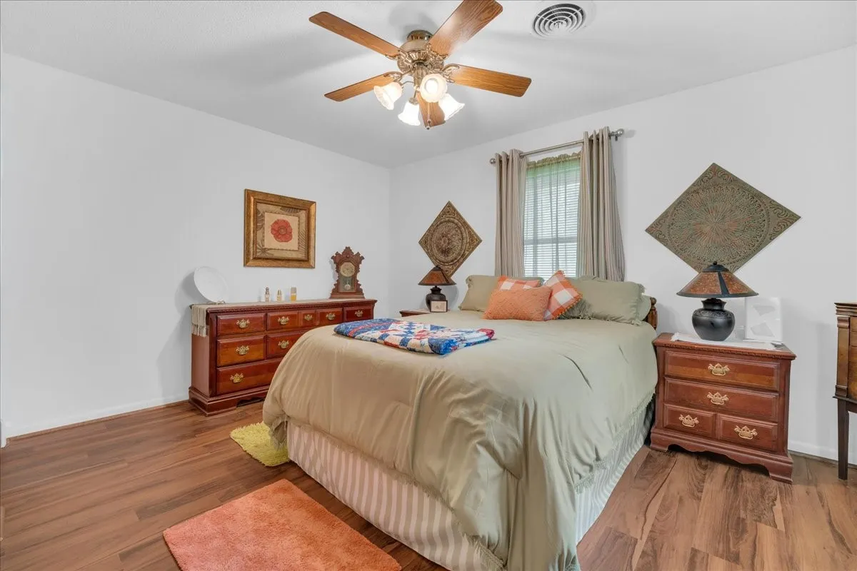 Single Family Residence For Sale in Hamilton County , 419 S Williams Street, Hamilton, Texas 76531, 2 Bedroom, 2 Bathroom, 1 Garage spaces, 1,490 Sqft, built in 1975, mls#21420435, Real Estate Agent in Hamilton, Homes For Sale in Hamilton county, Homes For Sale in Hamilton, Realtor in Hamilton Texas, Real Estate Brokerage Independent Realty Texas, Luminita Cordes Realtor