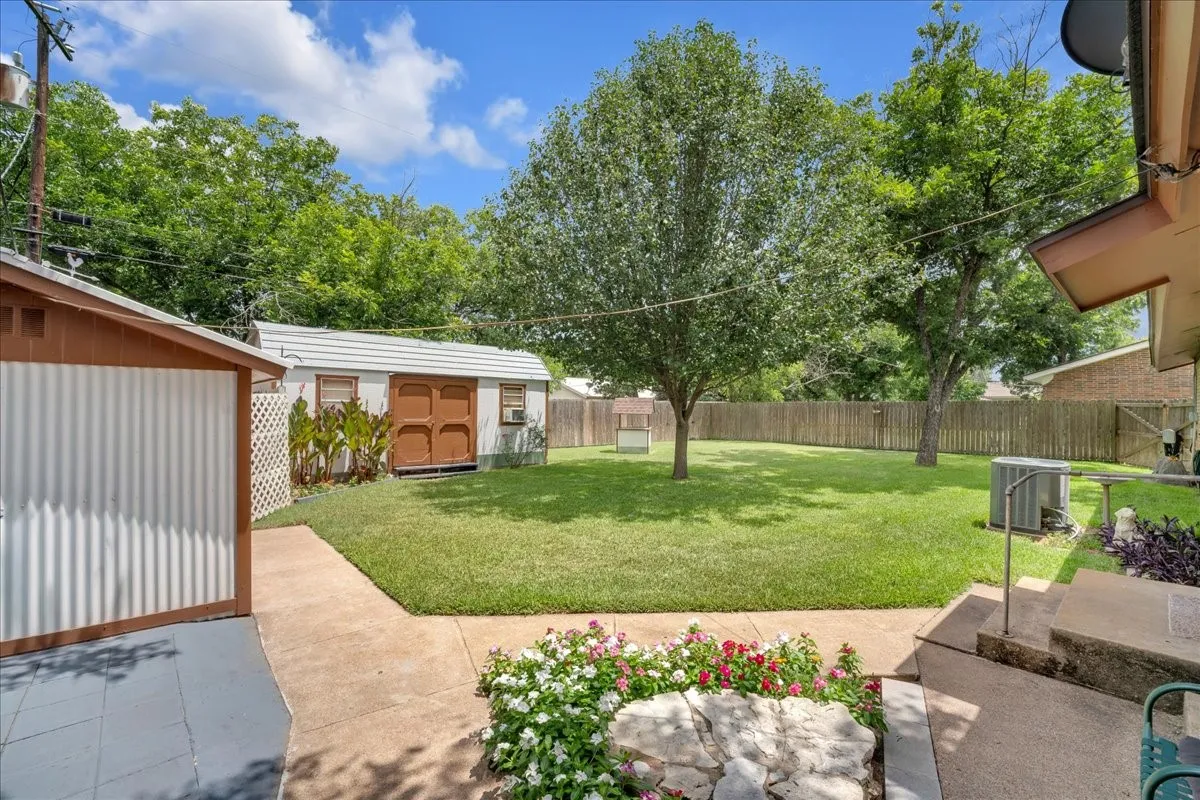 Single Family Residence For Sale in Hamilton County , 419 S Williams Street, Hamilton, Texas 76531, 2 Bedroom, 2 Bathroom, 1 Garage spaces, 1,490 Sqft, built in 1975, mls#21420435, Real Estate Agent in Hamilton, Homes For Sale in Hamilton county, Homes For Sale in Hamilton, Realtor in Hamilton Texas, Real Estate Brokerage Independent Realty Texas, Luminita Cordes Realtor