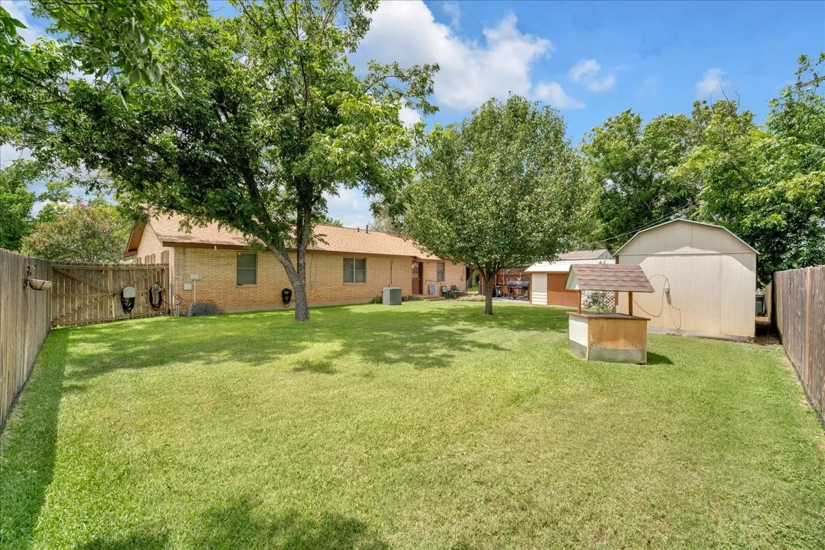 Single Family Residence For Sale in Hamilton County , 419 S Williams Street, Hamilton, Texas 76531, 2 Bedroom, 2 Bathroom, 1 Garage spaces, 1,490 Sqft, built in 1975, mls#21420435, Real Estate Agent in Hamilton, Homes For Sale in Hamilton county, Homes For Sale in Hamilton, Realtor in Hamilton Texas, Real Estate Brokerage Independent Realty Texas, Luminita Cordes Realtor