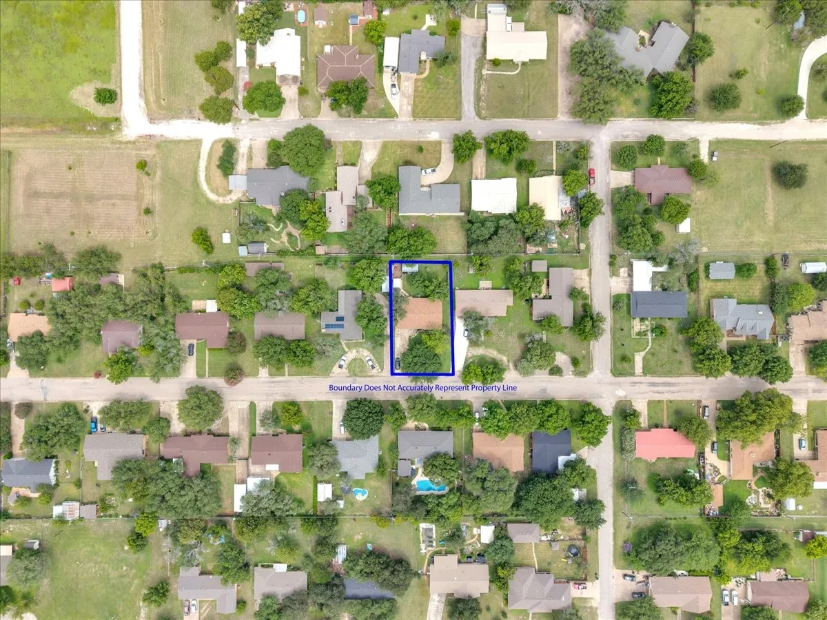 Single Family Residence For Sale in Hamilton County , 419 S Williams Street, Hamilton, Texas 76531, 2 Bedroom, 2 Bathroom, 1 Garage spaces, 1,490 Sqft, built in 1975, mls#21420435, Real Estate Agent in Hamilton, Homes For Sale in Hamilton county, Homes For Sale in Hamilton, Realtor in Hamilton Texas, Real Estate Brokerage Independent Realty Texas, Luminita Cordes Realtor