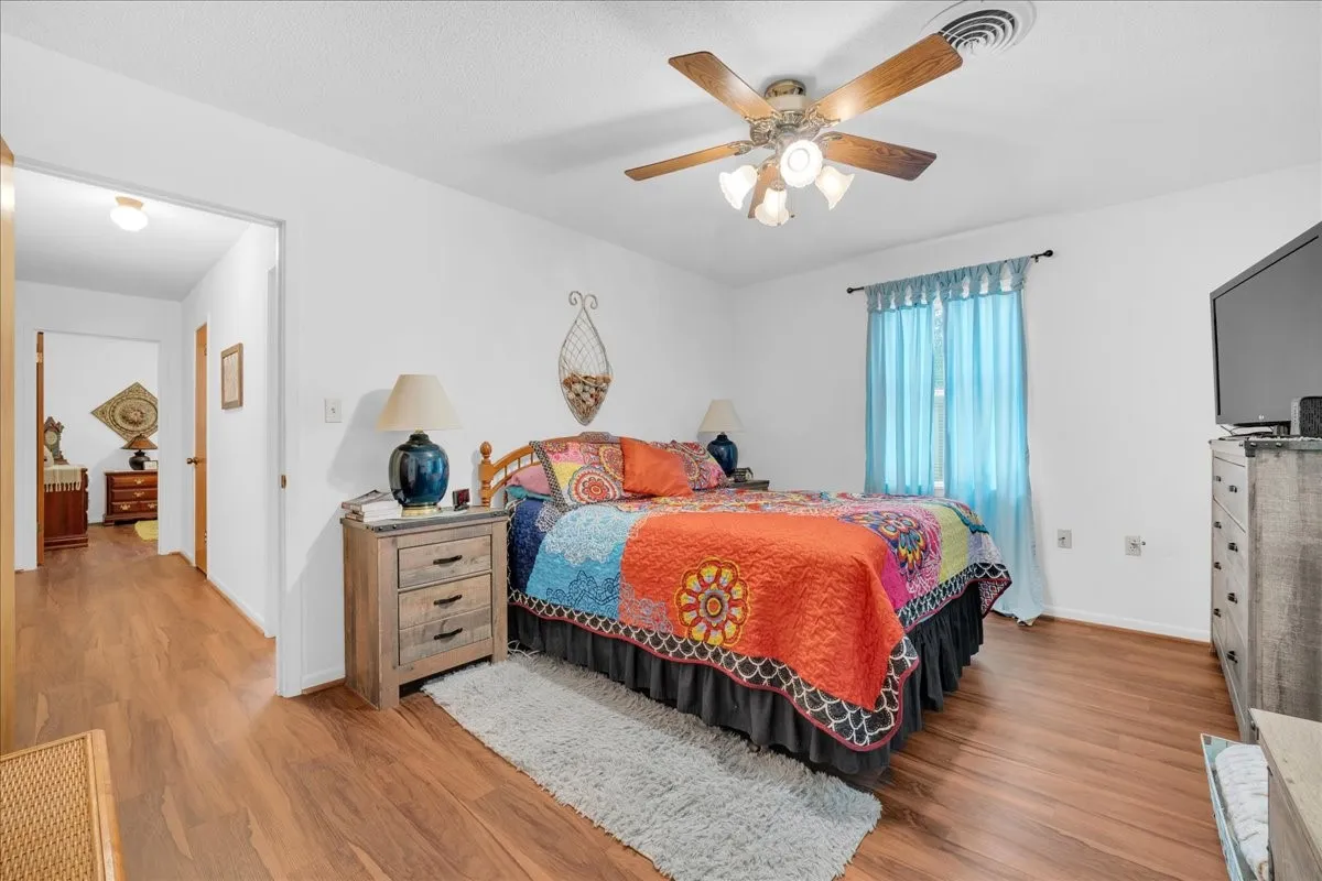 Single Family Residence For Sale in Hamilton County , 419 S Williams Street, Hamilton, Texas 76531, 2 Bedroom, 2 Bathroom, 1 Garage spaces, 1,490 Sqft, built in 1975, mls#21420435, Real Estate Agent in Hamilton, Homes For Sale in Hamilton county, Homes For Sale in Hamilton, Realtor in Hamilton Texas, Real Estate Brokerage Independent Realty Texas, Luminita Cordes Realtor