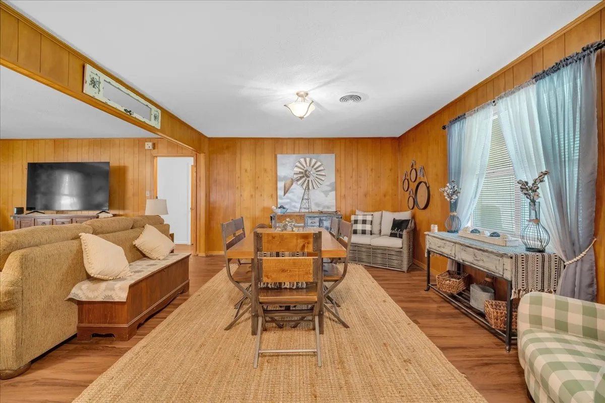 Single Family Residence For Sale in Hamilton County , 419 S Williams Street, Hamilton, Texas 76531, 2 Bedroom, 2 Bathroom, 1 Garage spaces, 1,490 Sqft, built in 1975, mls#21420435, Real Estate Agent in Hamilton, Homes For Sale in Hamilton county, Homes For Sale in Hamilton, Realtor in Hamilton Texas, Real Estate Brokerage Independent Realty Texas, Luminita Cordes Realtor
