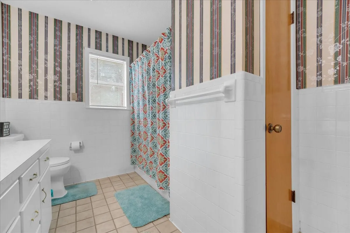 Single Family Residence For Sale in Hamilton County , 419 S Williams Street, Hamilton, Texas 76531, 2 Bedroom, 2 Bathroom, 1 Garage spaces, 1,490 Sqft, built in 1975, mls#21420435, Real Estate Agent in Hamilton, Homes For Sale in Hamilton county, Homes For Sale in Hamilton, Realtor in Hamilton Texas, Real Estate Brokerage Independent Realty Texas, Luminita Cordes Realtor