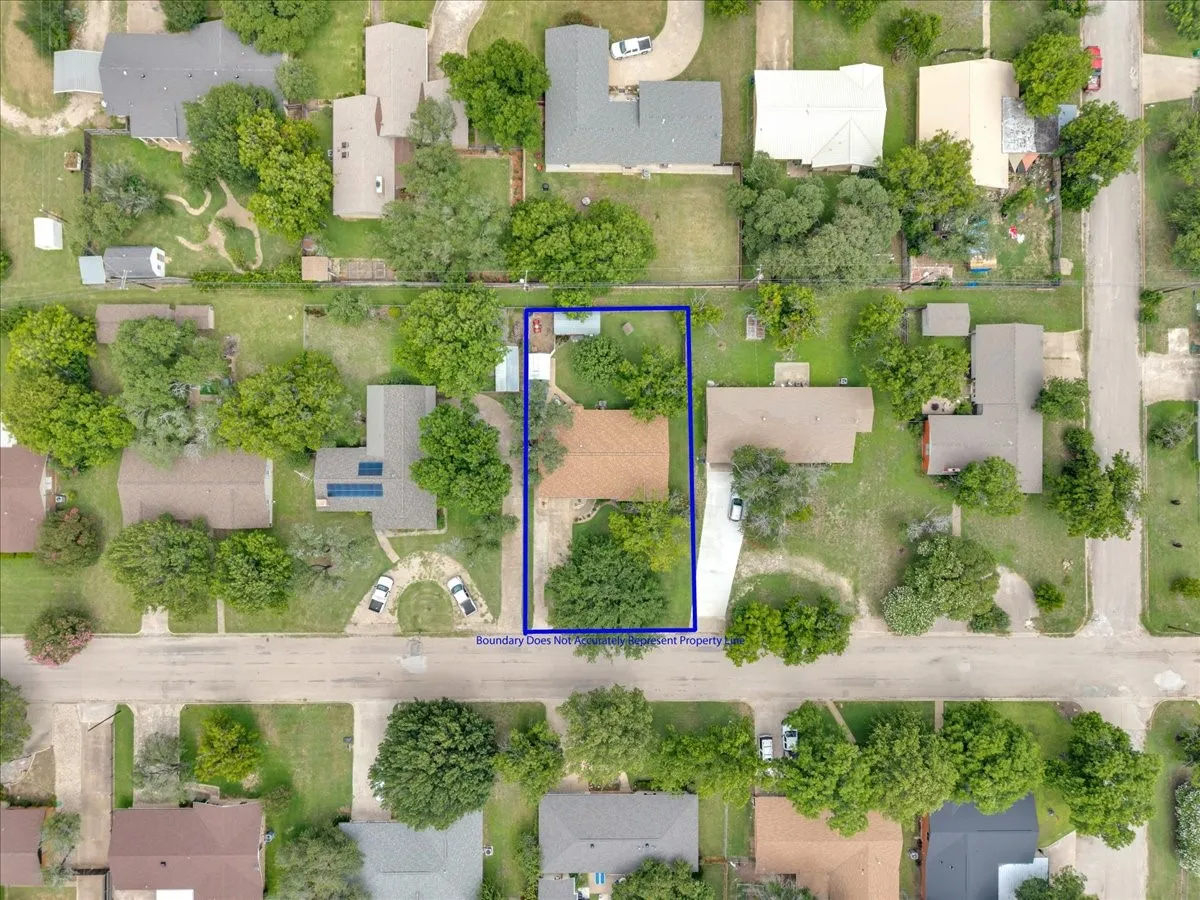 Single Family Residence For Sale in Hamilton County , 419 S Williams Street, Hamilton, Texas 76531, 2 Bedroom, 2 Bathroom, 1 Garage spaces, 1,490 Sqft, built in 1975, mls#21420435, Real Estate Agent in Hamilton, Homes For Sale in Hamilton county, Homes For Sale in Hamilton, Realtor in Hamilton Texas, Real Estate Brokerage Independent Realty Texas, Luminita Cordes Realtor