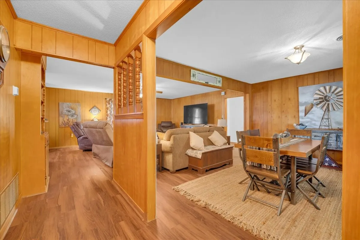 Single Family Residence For Sale in Hamilton County , 419 S Williams Street, Hamilton, Texas 76531, 2 Bedroom, 2 Bathroom, 1 Garage spaces, 1,490 Sqft, built in 1975, mls#21420435, Real Estate Agent in Hamilton, Homes For Sale in Hamilton county, Homes For Sale in Hamilton, Realtor in Hamilton Texas, Real Estate Brokerage Independent Realty Texas, Luminita Cordes Realtor