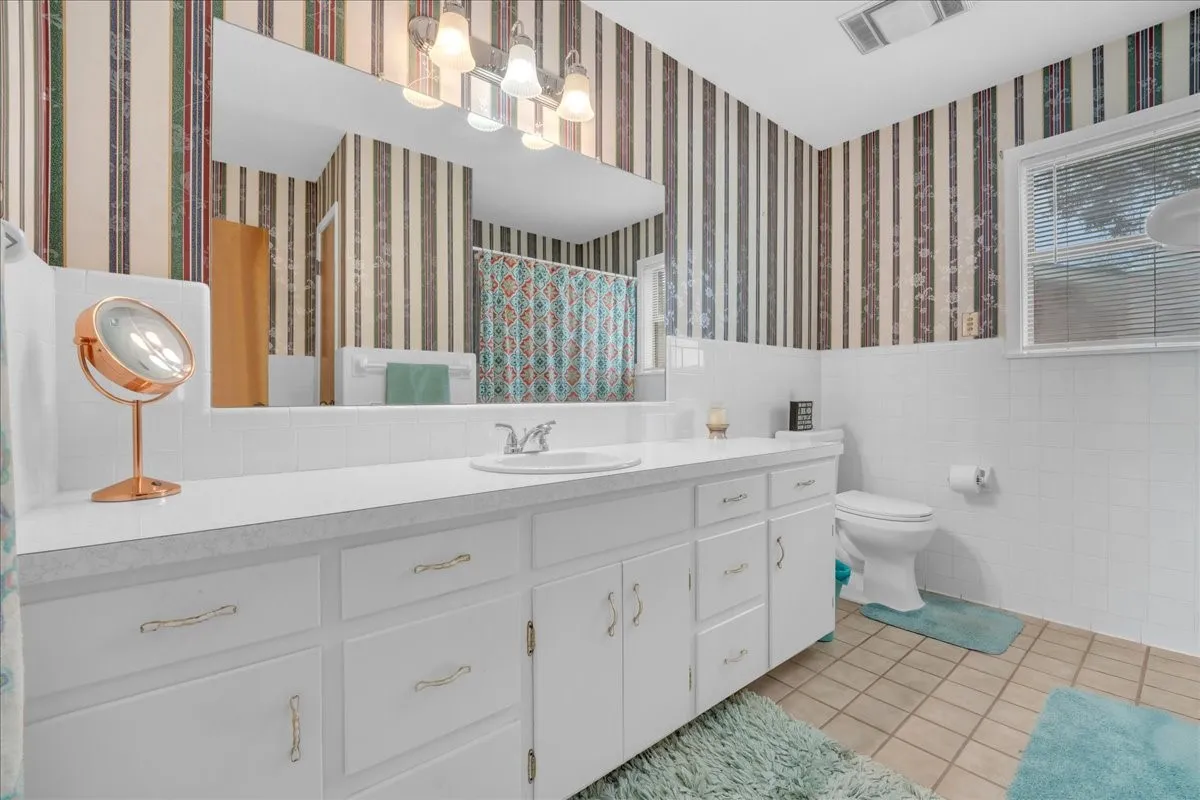 Single Family Residence For Sale in Hamilton County , 419 S Williams Street, Hamilton, Texas 76531, 2 Bedroom, 2 Bathroom, 1 Garage spaces, 1,490 Sqft, built in 1975, mls#21420435, Real Estate Agent in Hamilton, Homes For Sale in Hamilton county, Homes For Sale in Hamilton, Realtor in Hamilton Texas, Real Estate Brokerage Independent Realty Texas, Luminita Cordes Realtor
