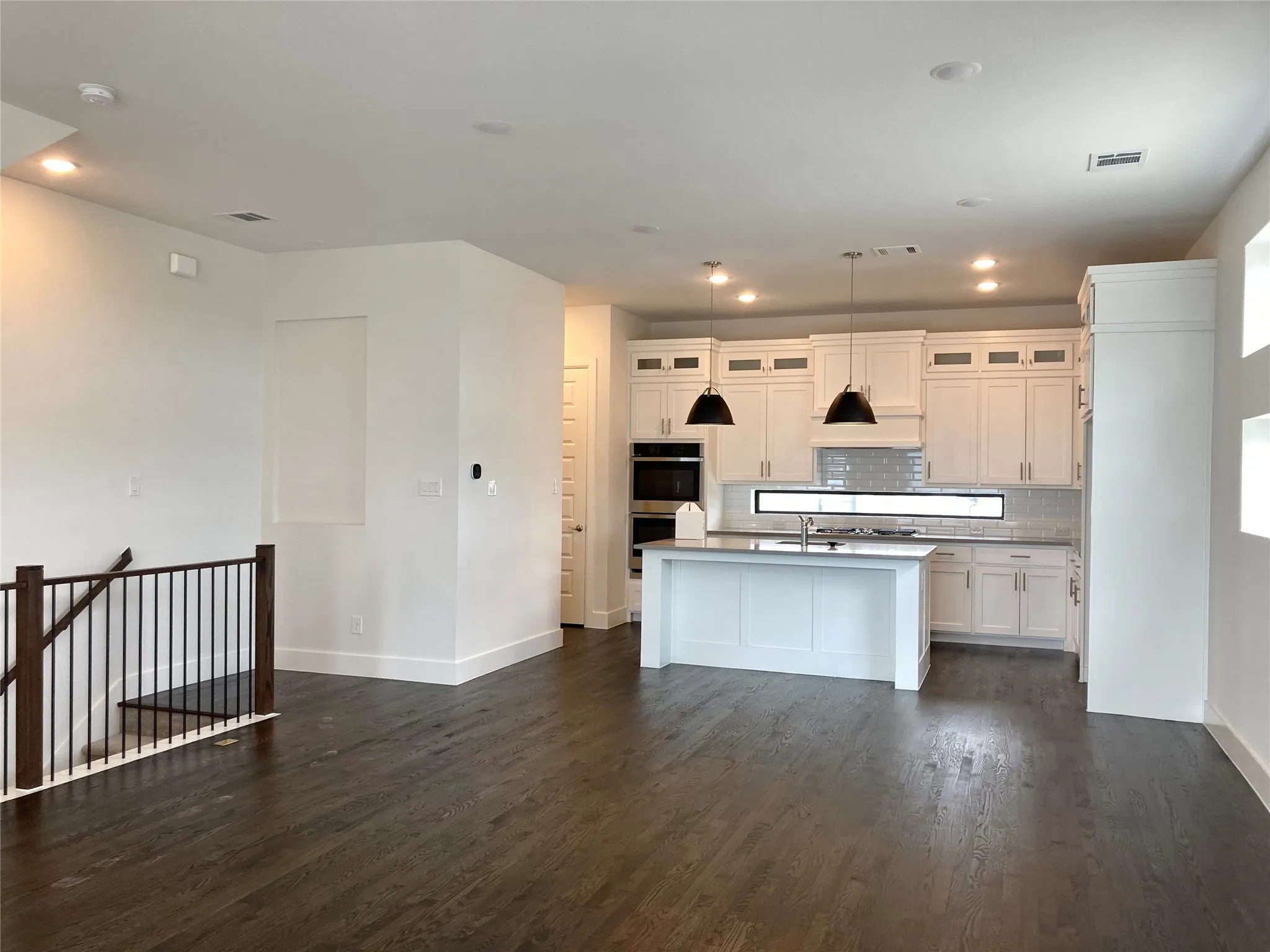 Townhouse For Sale in Dallas County , 8611 War Admiral Drive, Rowlett, Texas 75088, 3 Bedroom, 4 Bathroom, 2 Garage spaces, 1,998 Sqft, built in 2022, mls#21419682, Real Estate Agent in Rowlett, Homes For Sale in Dallas county, Homes For Sale in Rowlett, Realtor in Rowlett Texas, Real Estate Brokerage Independent Realty Texas, Luminita Cordes Realtor