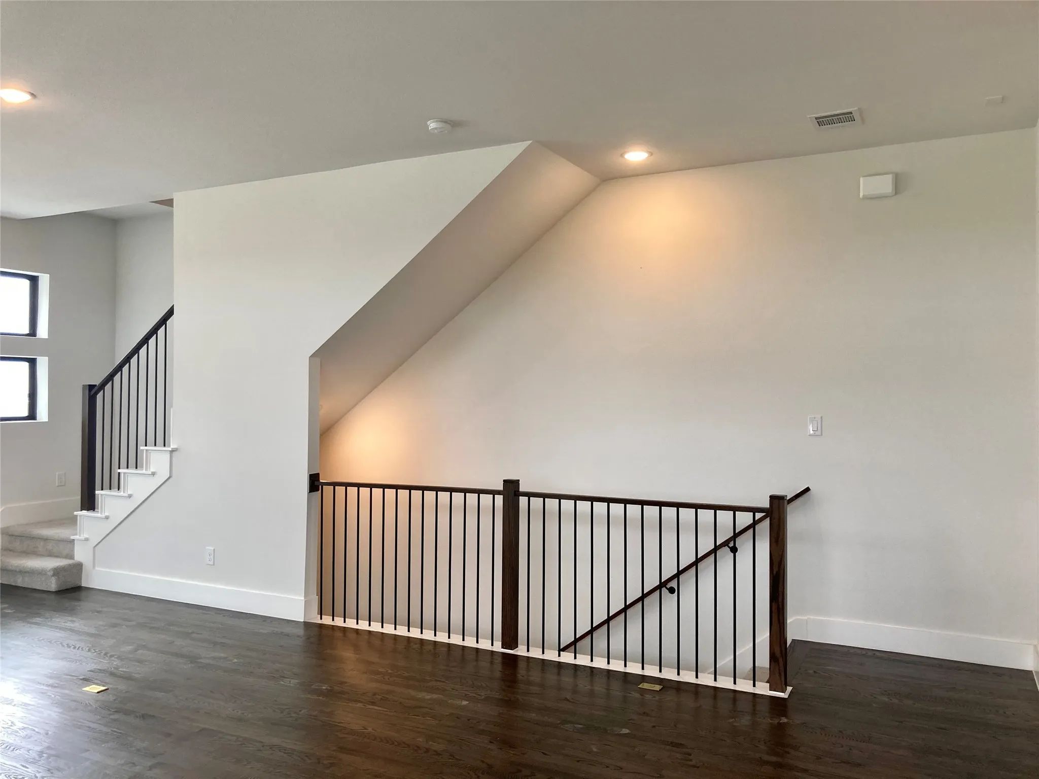Townhouse For Sale in Dallas County , 8611 War Admiral Drive, Rowlett, Texas 75088, 3 Bedroom, 4 Bathroom, 2 Garage spaces, 1,998 Sqft, built in 2022, mls#21419682, Real Estate Agent in Rowlett, Homes For Sale in Dallas county, Homes For Sale in Rowlett, Realtor in Rowlett Texas, Real Estate Brokerage Independent Realty Texas, Luminita Cordes Realtor