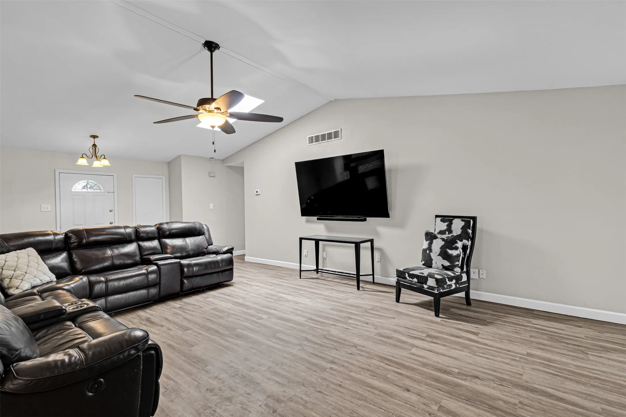 Single Family Residence For Sale in Denton County , 1644 Glenhill Lane, Lewisville, Texas 75077, 4 Bedroom, 2 Bathroom, 2 Garage spaces, 1,645 Sqft, built in 1976, mls#21420454, Real Estate Agent in Lewisville, Homes For Sale in Denton county, Homes For Sale in Lewisville, Realtor in Lewisville Texas, Real Estate Brokerage Independent Realty Texas, Luminita Cordes Realtor