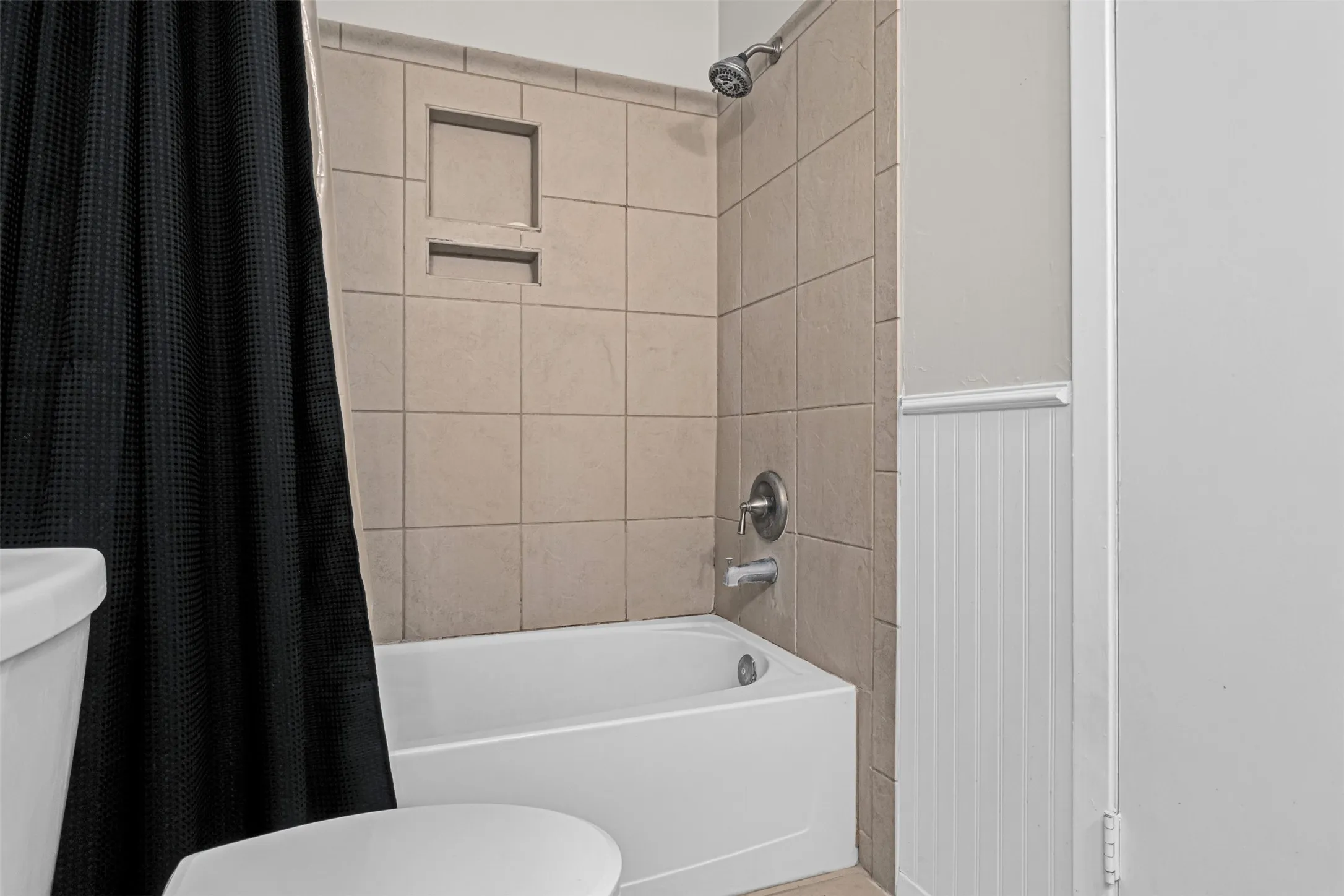 Single Family Residence For Sale in Denton County , 1644 Glenhill Lane, Lewisville, Texas 75077, 4 Bedroom, 2 Bathroom, 2 Garage spaces, 1,645 Sqft, built in 1976, mls#21420454, Real Estate Agent in Lewisville, Homes For Sale in Denton county, Homes For Sale in Lewisville, Realtor in Lewisville Texas, Real Estate Brokerage Independent Realty Texas, Luminita Cordes Realtor