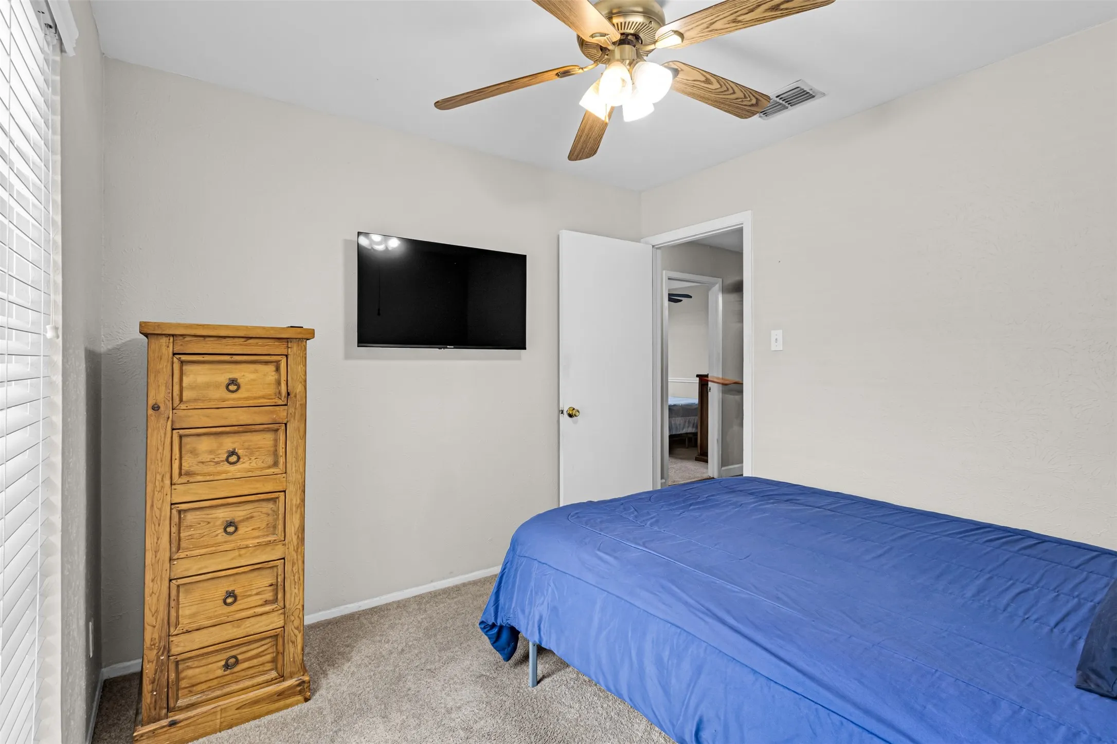Single Family Residence For Sale in Denton County , 1644 Glenhill Lane, Lewisville, Texas 75077, 4 Bedroom, 2 Bathroom, 2 Garage spaces, 1,645 Sqft, built in 1976, mls#21420454, Real Estate Agent in Lewisville, Homes For Sale in Denton county, Homes For Sale in Lewisville, Realtor in Lewisville Texas, Real Estate Brokerage Independent Realty Texas, Luminita Cordes Realtor