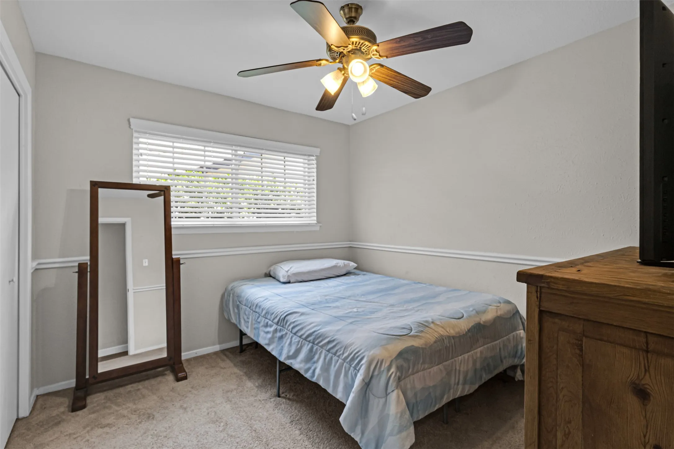 Single Family Residence For Sale in Denton County , 1644 Glenhill Lane, Lewisville, Texas 75077, 4 Bedroom, 2 Bathroom, 2 Garage spaces, 1,645 Sqft, built in 1976, mls#21420454, Real Estate Agent in Lewisville, Homes For Sale in Denton county, Homes For Sale in Lewisville, Realtor in Lewisville Texas, Real Estate Brokerage Independent Realty Texas, Luminita Cordes Realtor