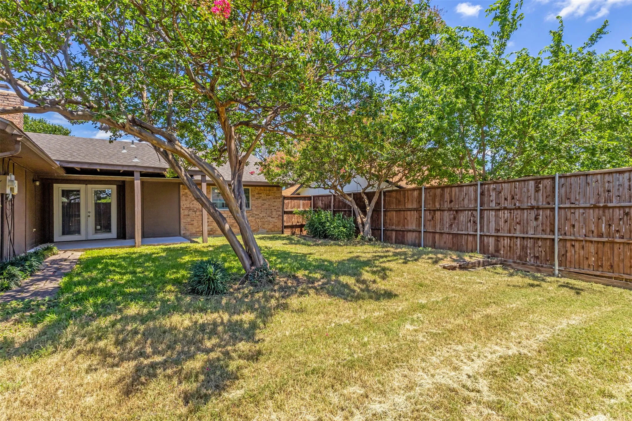 Single Family Residence For Sale in Denton County , 1644 Glenhill Lane, Lewisville, Texas 75077, 4 Bedroom, 2 Bathroom, 2 Garage spaces, 1,645 Sqft, built in 1976, mls#21420454, Real Estate Agent in Lewisville, Homes For Sale in Denton county, Homes For Sale in Lewisville, Realtor in Lewisville Texas, Real Estate Brokerage Independent Realty Texas, Luminita Cordes Realtor