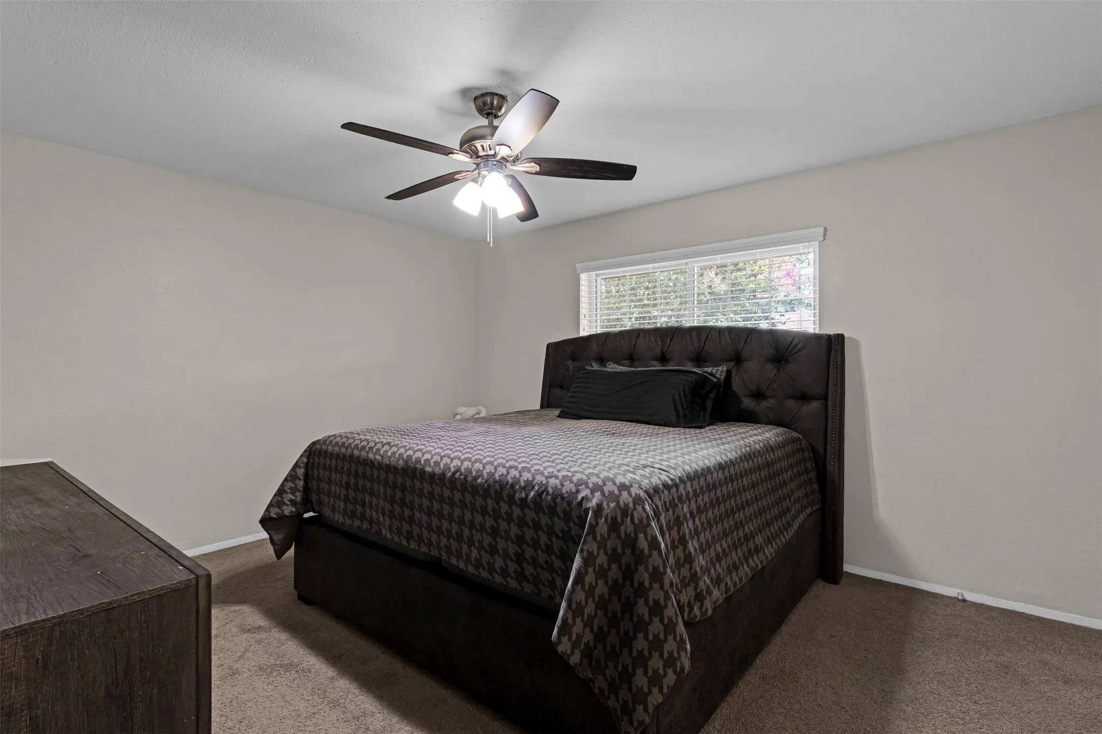 Single Family Residence For Sale in Denton County , 1644 Glenhill Lane, Lewisville, Texas 75077, 4 Bedroom, 2 Bathroom, 2 Garage spaces, 1,645 Sqft, built in 1976, mls#21420454, Real Estate Agent in Lewisville, Homes For Sale in Denton county, Homes For Sale in Lewisville, Realtor in Lewisville Texas, Real Estate Brokerage Independent Realty Texas, Luminita Cordes Realtor