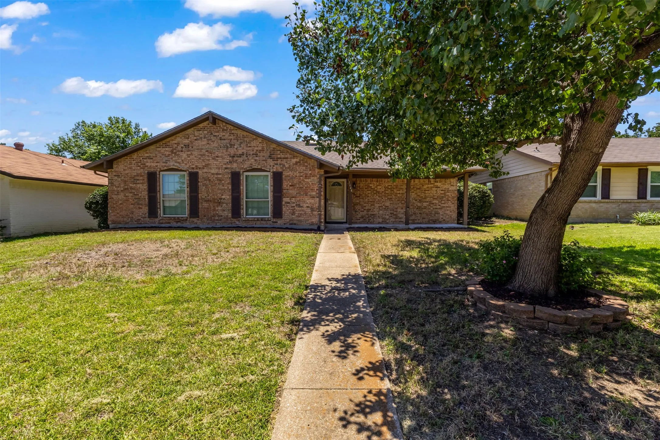 Single Family Residence For Sale in Denton County , 1644 Glenhill Lane, Lewisville, Texas 75077, 4 Bedroom, 2 Bathroom, 2 Garage spaces, 1,645 Sqft, built in 1976, mls#21420454, Real Estate Agent in Lewisville, Homes For Sale in Denton county, Homes For Sale in Lewisville, Realtor in Lewisville Texas, Real Estate Brokerage Independent Realty Texas, Luminita Cordes Realtor