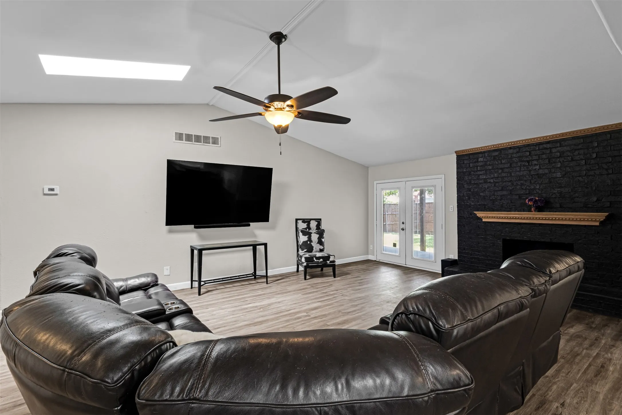 Single Family Residence For Sale in Denton County , 1644 Glenhill Lane, Lewisville, Texas 75077, 4 Bedroom, 2 Bathroom, 2 Garage spaces, 1,645 Sqft, built in 1976, mls#21420454, Real Estate Agent in Lewisville, Homes For Sale in Denton county, Homes For Sale in Lewisville, Realtor in Lewisville Texas, Real Estate Brokerage Independent Realty Texas, Luminita Cordes Realtor