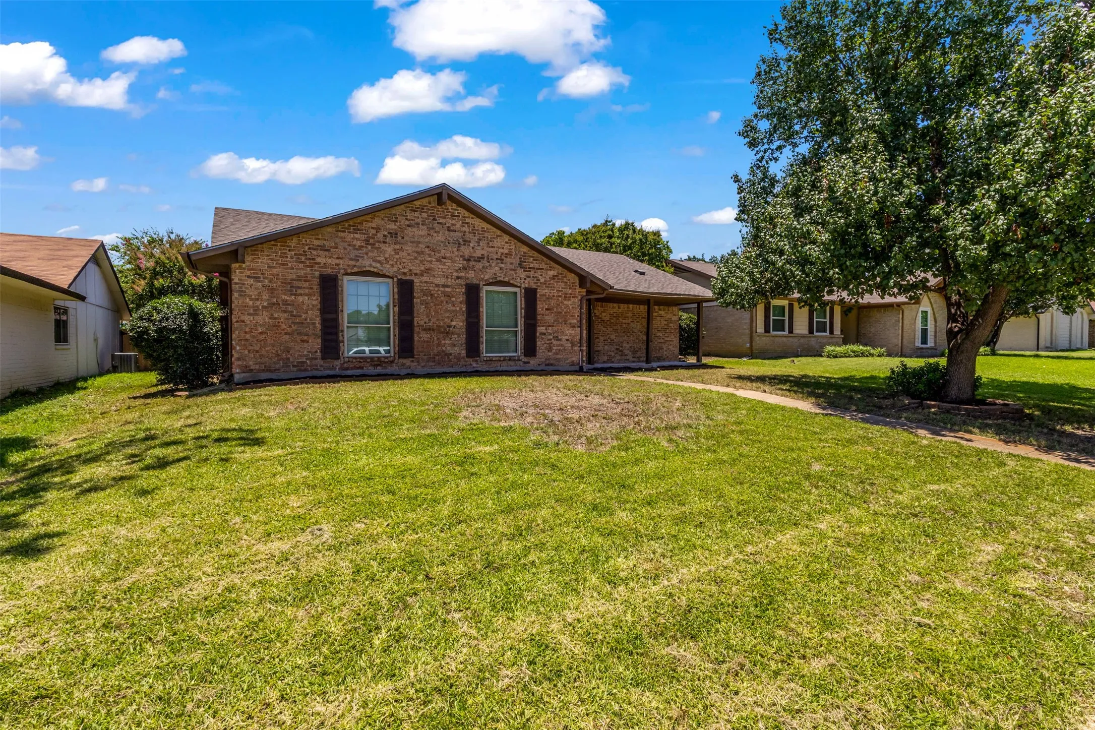 Single Family Residence For Sale in Denton County , 1644 Glenhill Lane, Lewisville, Texas 75077, 4 Bedroom, 2 Bathroom, 2 Garage spaces, 1,645 Sqft, built in 1976, mls#21420454, Real Estate Agent in Lewisville, Homes For Sale in Denton county, Homes For Sale in Lewisville, Realtor in Lewisville Texas, Real Estate Brokerage Independent Realty Texas, Luminita Cordes Realtor