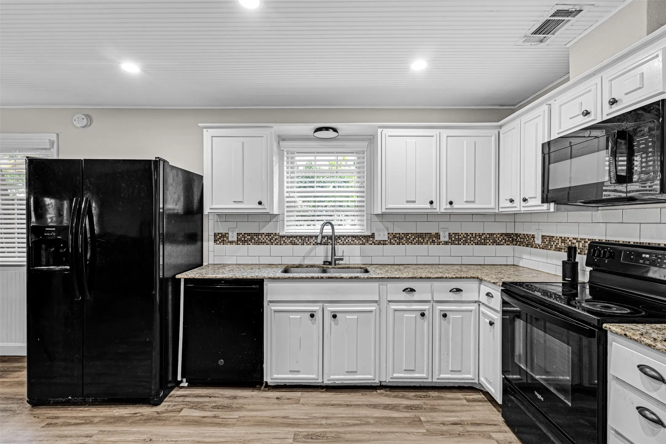 Single Family Residence For Sale in Denton County , 1644 Glenhill Lane, Lewisville, Texas 75077, 4 Bedroom, 2 Bathroom, 2 Garage spaces, 1,645 Sqft, built in 1976, mls#21420454, Real Estate Agent in Lewisville, Homes For Sale in Denton county, Homes For Sale in Lewisville, Realtor in Lewisville Texas, Real Estate Brokerage Independent Realty Texas, Luminita Cordes Realtor