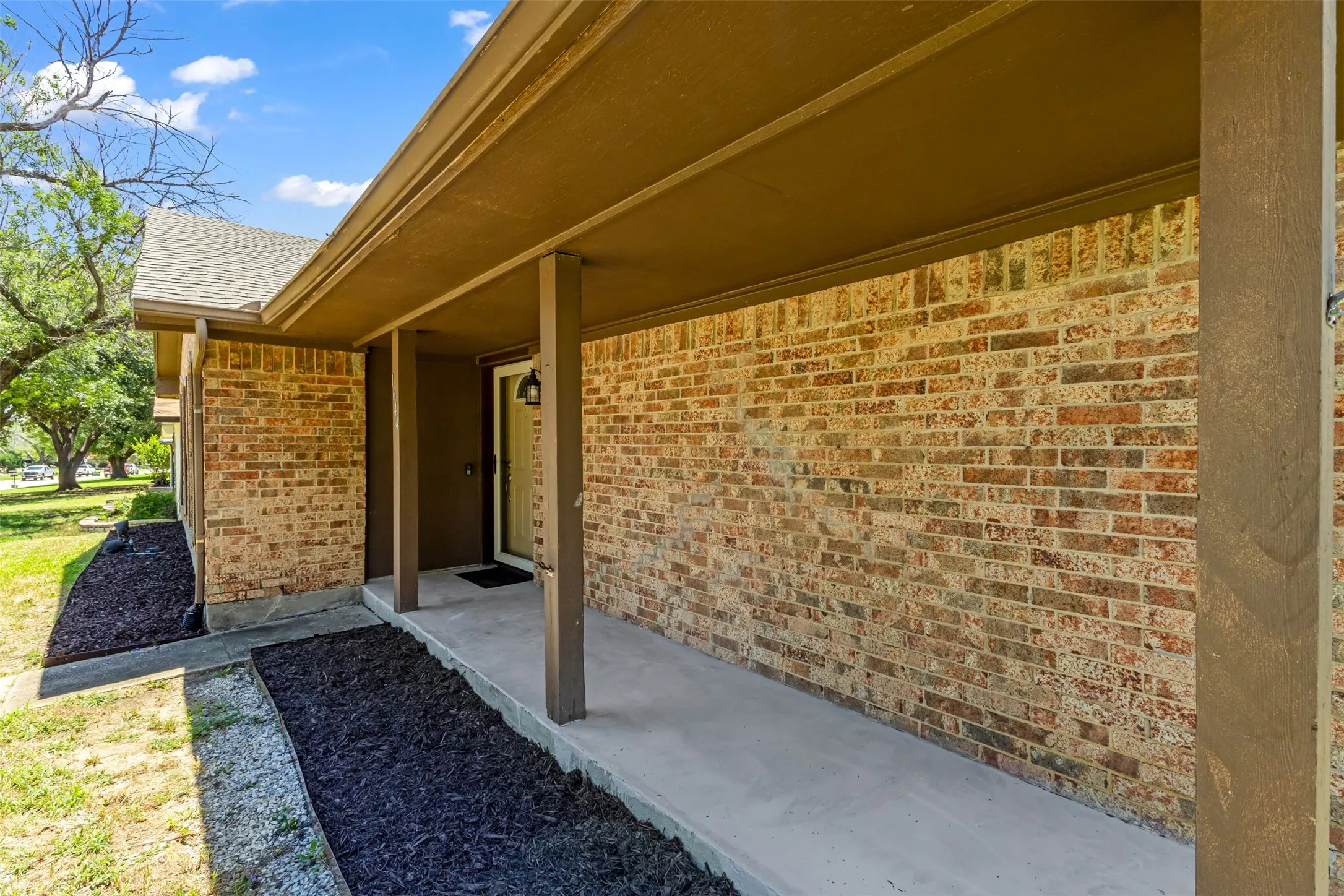 Single Family Residence For Sale in Denton County , 1644 Glenhill Lane, Lewisville, Texas 75077, 4 Bedroom, 2 Bathroom, 2 Garage spaces, 1,645 Sqft, built in 1976, mls#21420454, Real Estate Agent in Lewisville, Homes For Sale in Denton county, Homes For Sale in Lewisville, Realtor in Lewisville Texas, Real Estate Brokerage Independent Realty Texas, Luminita Cordes Realtor