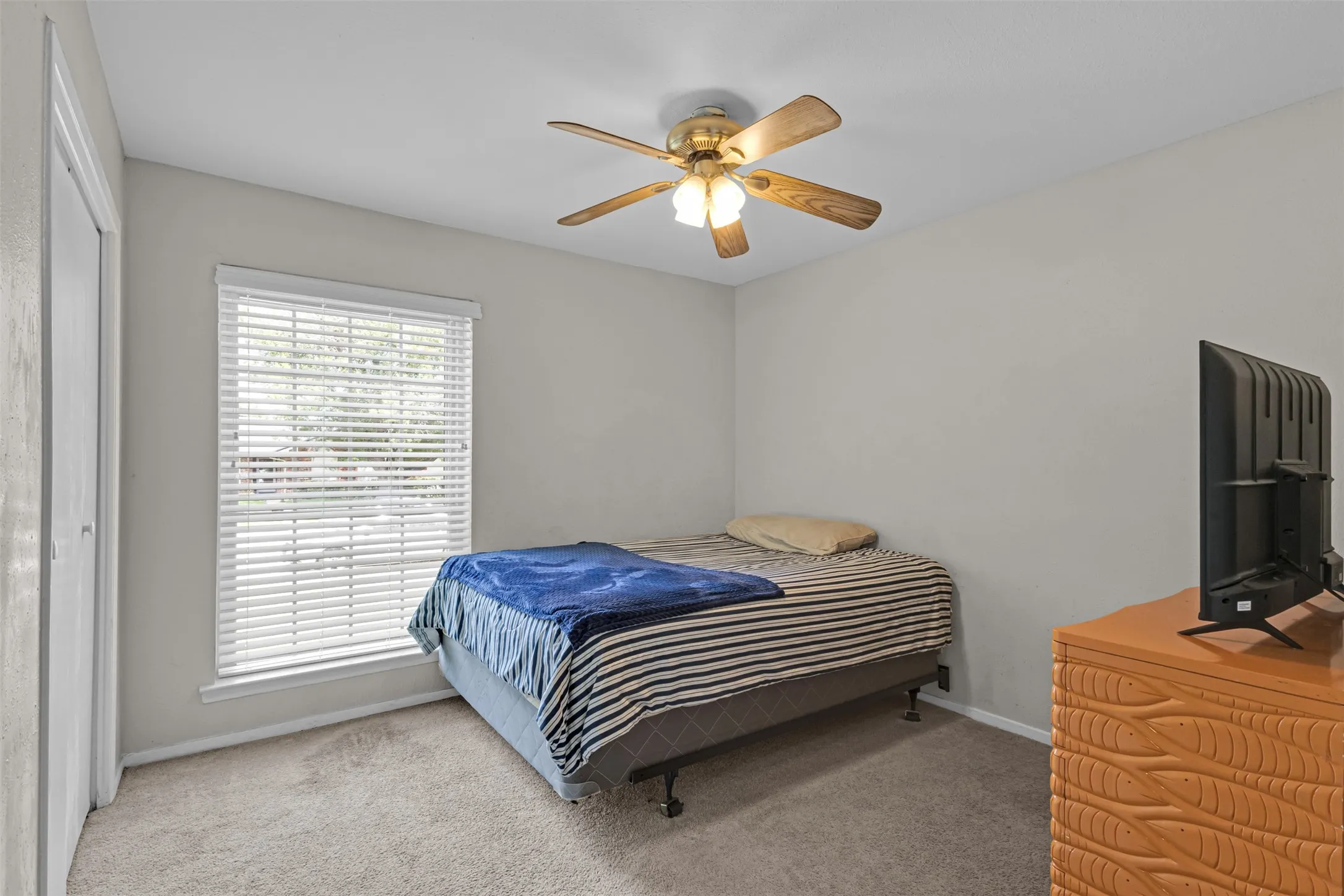 Single Family Residence For Sale in Denton County , 1644 Glenhill Lane, Lewisville, Texas 75077, 4 Bedroom, 2 Bathroom, 2 Garage spaces, 1,645 Sqft, built in 1976, mls#21420454, Real Estate Agent in Lewisville, Homes For Sale in Denton county, Homes For Sale in Lewisville, Realtor in Lewisville Texas, Real Estate Brokerage Independent Realty Texas, Luminita Cordes Realtor