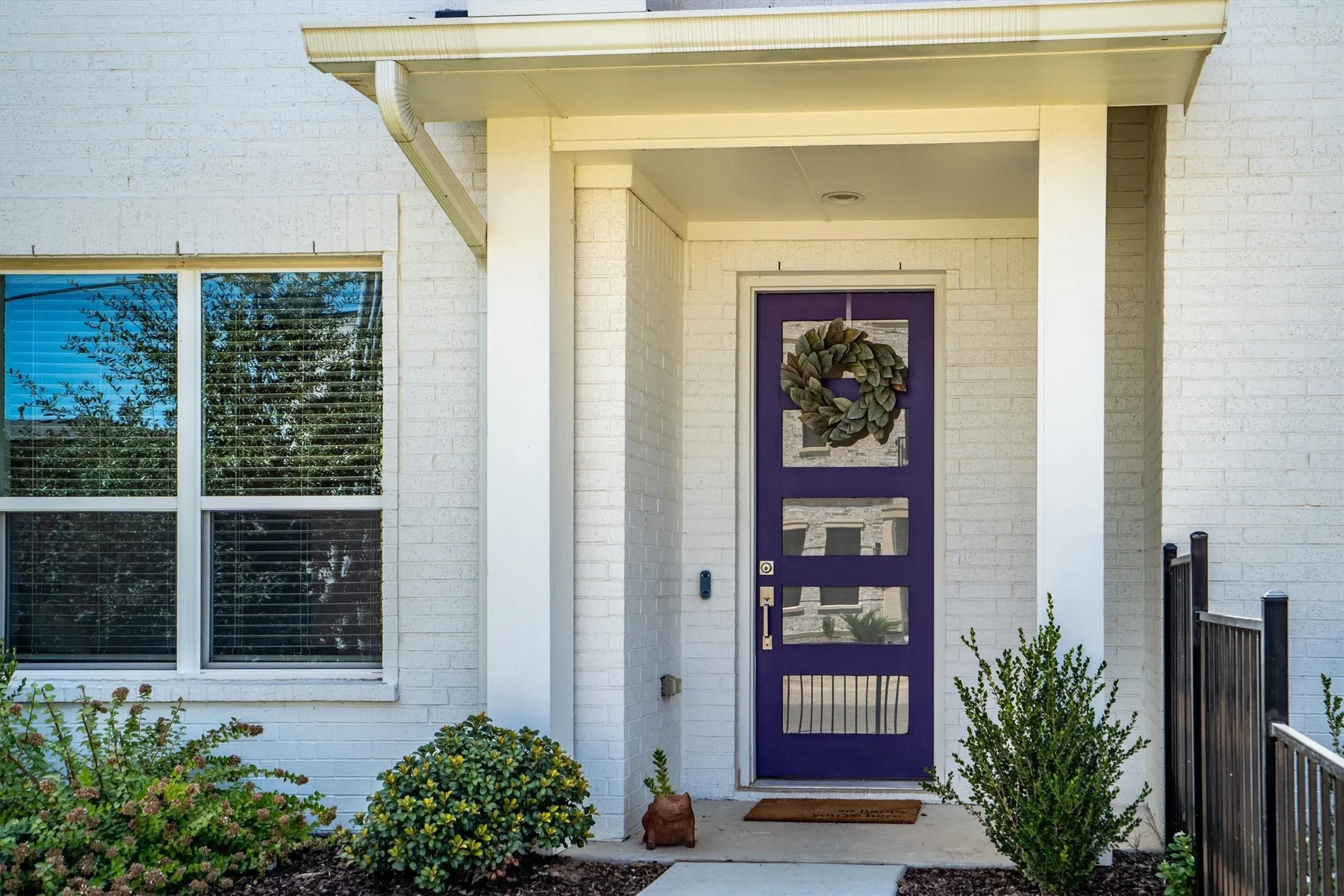Townhouse For Rent in Tarrant County , 306 Sunset Lane, Fort Worth, Texas 76114, 3 Bedroom, 3 Bathroom, 2 Garage spaces, 1,900 Sqft, built in 2023, mls#21419936, Real Estate Agent in Fort Worth, Homes For Rent in Tarrant county, Homes For Rent in Fort Worth, Realtor in Fort Worth Texas, Real Estate Brokerage Independent Realty Texas, Luminita Cordes Realtor