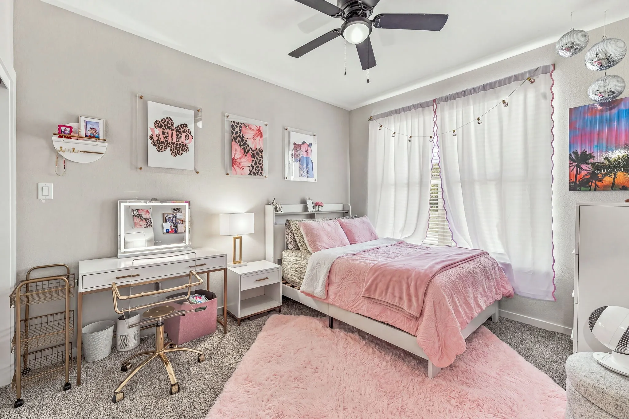 Neutral wall color, wall-to-wall carpeting, ceiling fan with integrated lighting, and window treatment hardware