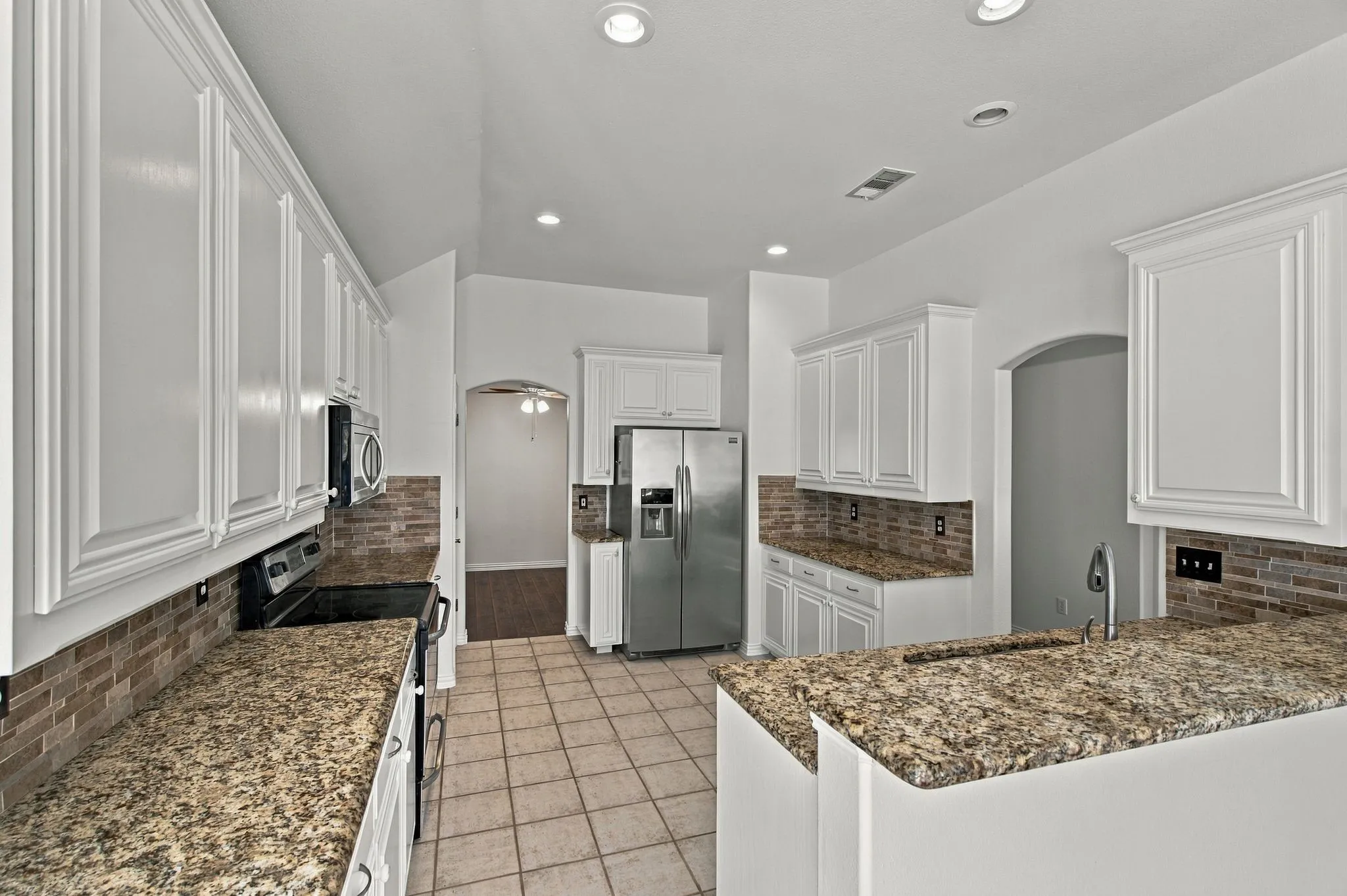 Single Family Residence For Sale in Tarrant County , 8532 Western Meadows Drive, Fort Worth, Texas 76244, 3 Bedroom, 2 Bathroom, 2 Garage spaces, 2,150 Sqft, built in 2000, mls#21420320, Real Estate Agent in Fort Worth, Homes For Sale in Tarrant county, Homes For Sale in Fort Worth, Realtor in Fort Worth Texas, Real Estate Brokerage Independent Realty Texas, Luminita Cordes Realtor