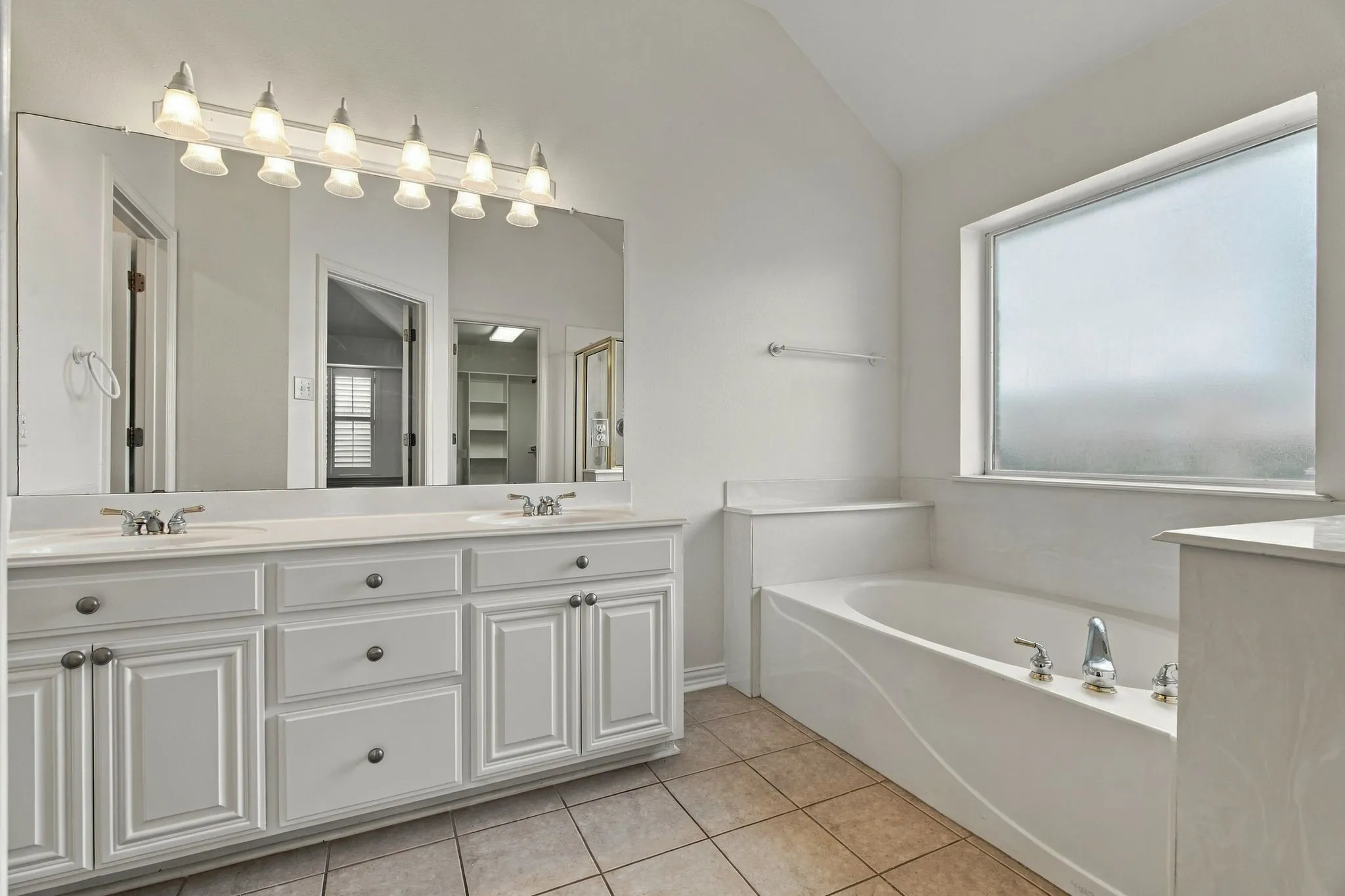 Single Family Residence For Sale in Tarrant County , 8532 Western Meadows Drive, Fort Worth, Texas 76244, 3 Bedroom, 2 Bathroom, 2 Garage spaces, 2,150 Sqft, built in 2000, mls#21420320, Real Estate Agent in Fort Worth, Homes For Sale in Tarrant county, Homes For Sale in Fort Worth, Realtor in Fort Worth Texas, Real Estate Brokerage Independent Realty Texas, Luminita Cordes Realtor