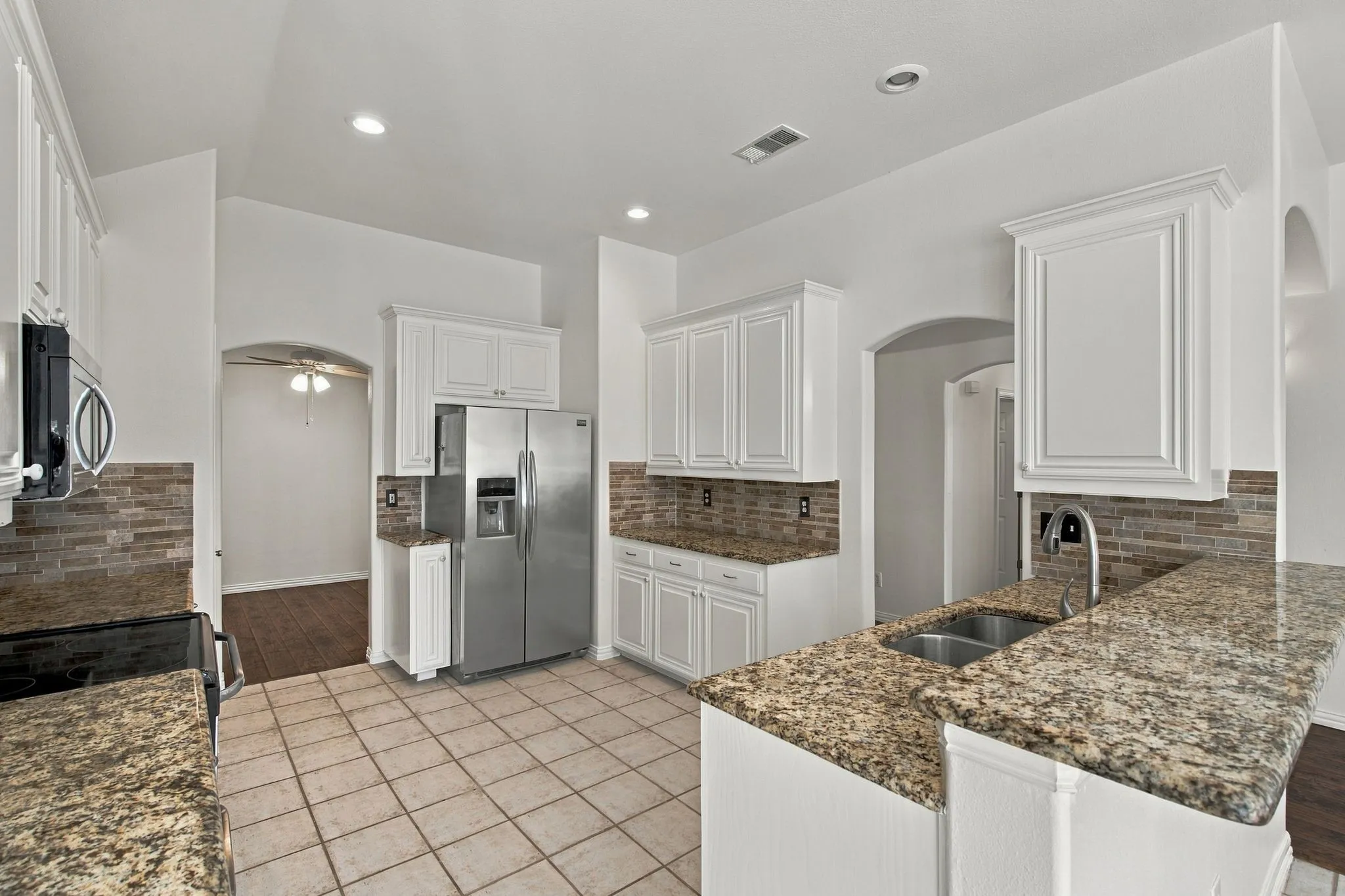 Single Family Residence For Sale in Tarrant County , 8532 Western Meadows Drive, Fort Worth, Texas 76244, 3 Bedroom, 2 Bathroom, 2 Garage spaces, 2,150 Sqft, built in 2000, mls#21420320, Real Estate Agent in Fort Worth, Homes For Sale in Tarrant county, Homes For Sale in Fort Worth, Realtor in Fort Worth Texas, Real Estate Brokerage Independent Realty Texas, Luminita Cordes Realtor