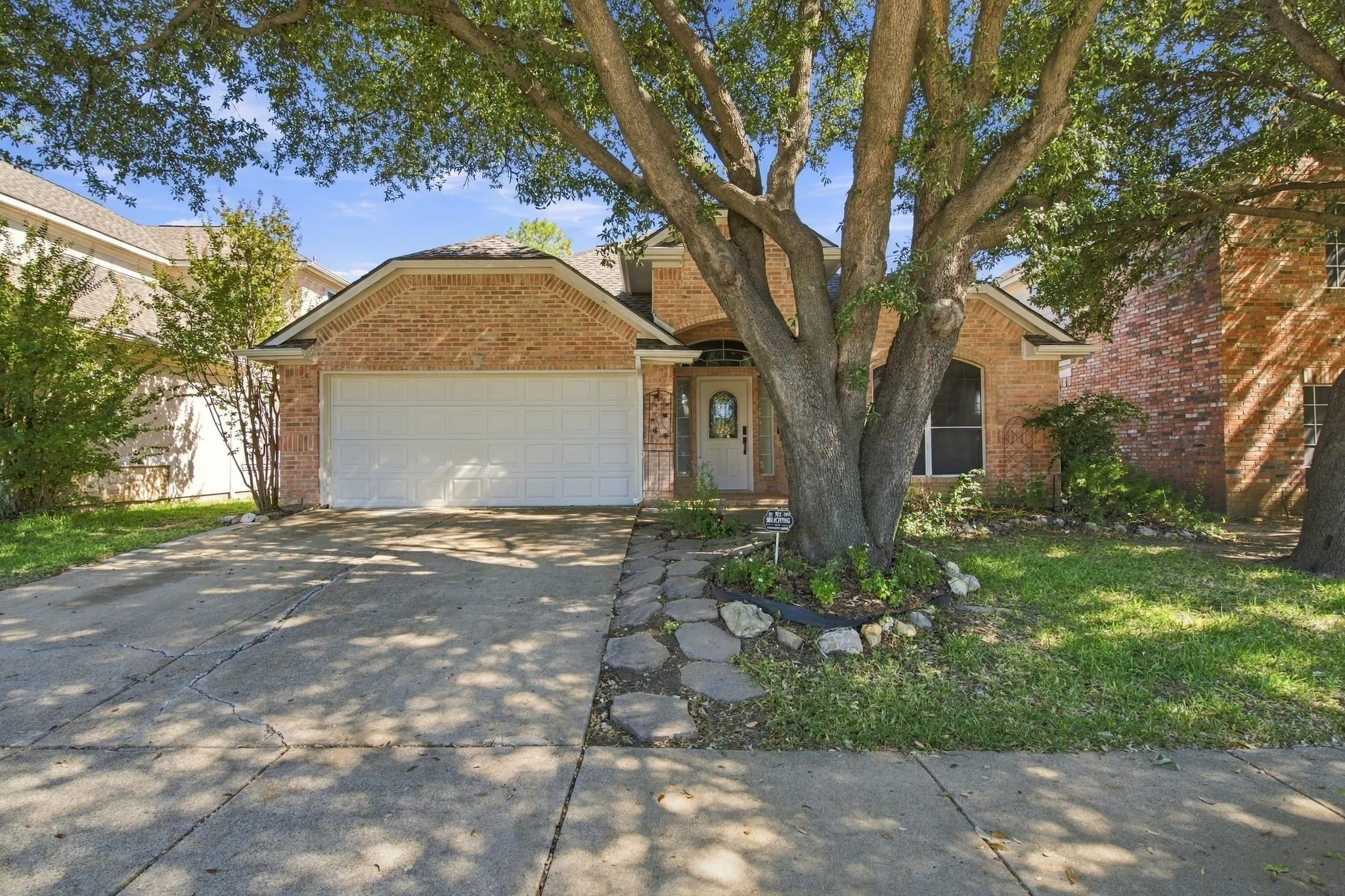 Single Family Residence For Sale in Tarrant County , 8532 Western Meadows Drive, Fort Worth, Texas 76244, 3 Bedroom, 2 Bathroom, 2 Garage spaces, 2,150 Sqft, built in 2000, mls#21420320, Real Estate Agent in Fort Worth, Homes For Sale in Tarrant county, Homes For Sale in Fort Worth, Realtor in Fort Worth Texas, Real Estate Brokerage Independent Realty Texas, Luminita Cordes Realtor