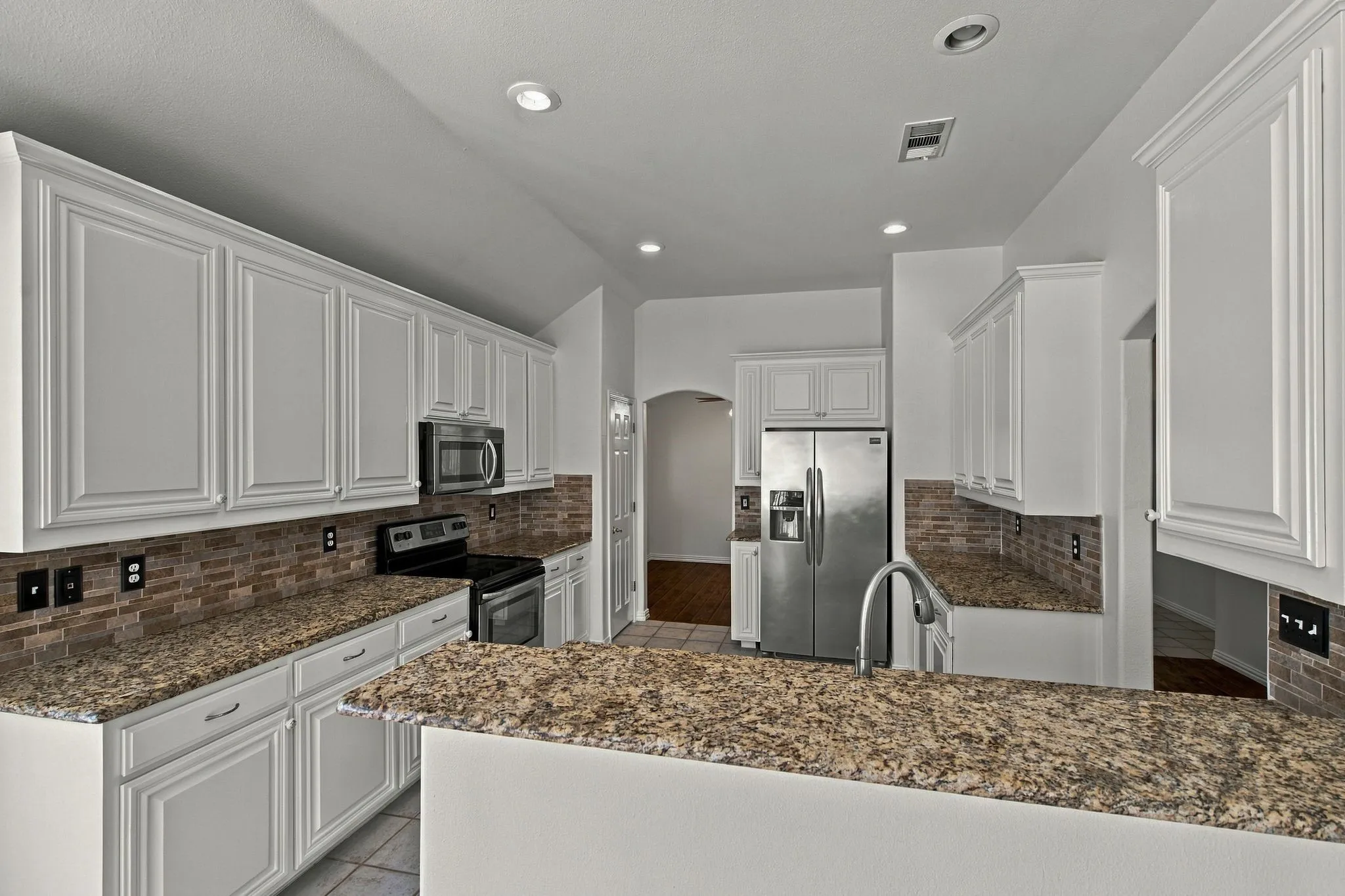 Single Family Residence For Sale in Tarrant County , 8532 Western Meadows Drive, Fort Worth, Texas 76244, 3 Bedroom, 2 Bathroom, 2 Garage spaces, 2,150 Sqft, built in 2000, mls#21420320, Real Estate Agent in Fort Worth, Homes For Sale in Tarrant county, Homes For Sale in Fort Worth, Realtor in Fort Worth Texas, Real Estate Brokerage Independent Realty Texas, Luminita Cordes Realtor