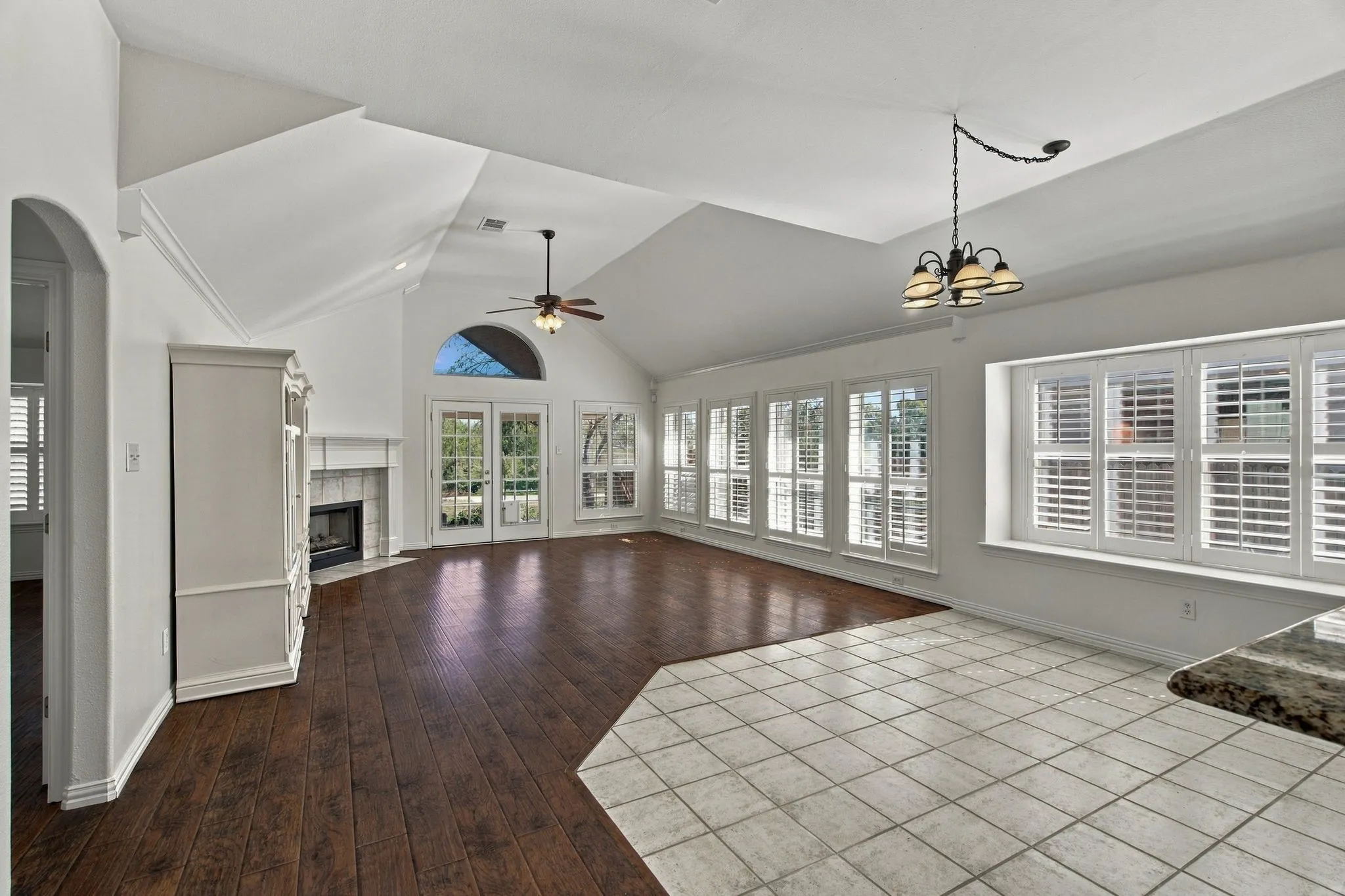 Single Family Residence For Sale in Tarrant County , 8532 Western Meadows Drive, Fort Worth, Texas 76244, 3 Bedroom, 2 Bathroom, 2 Garage spaces, 2,150 Sqft, built in 2000, mls#21420320, Real Estate Agent in Fort Worth, Homes For Sale in Tarrant county, Homes For Sale in Fort Worth, Realtor in Fort Worth Texas, Real Estate Brokerage Independent Realty Texas, Luminita Cordes Realtor