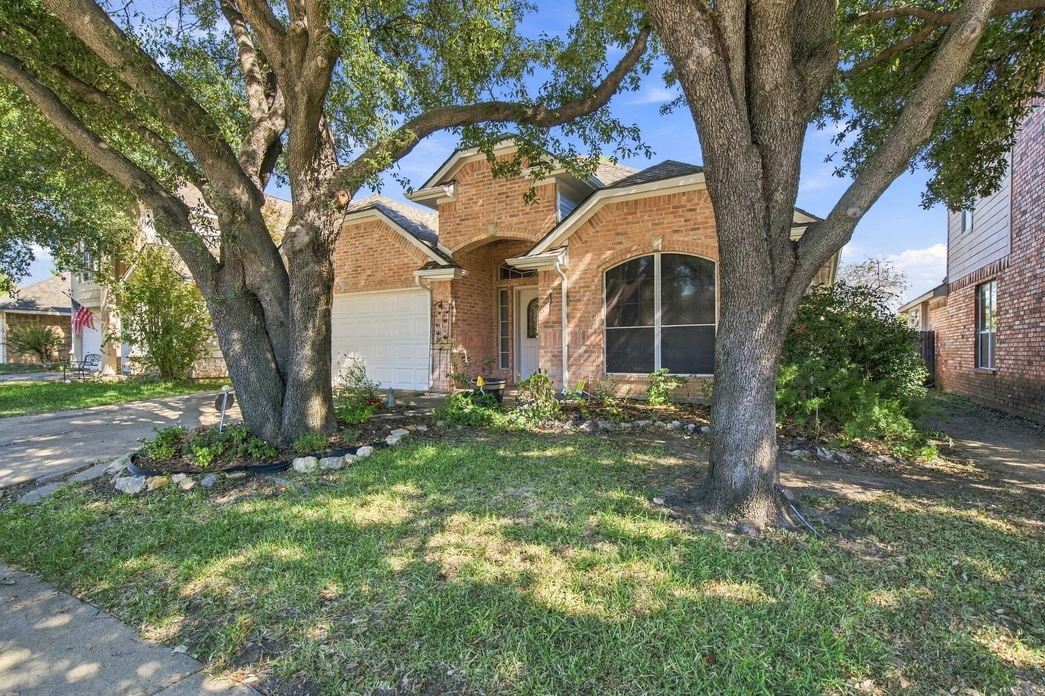 Single Family Residence For Sale in Tarrant County , 8532 Western Meadows Drive, Fort Worth, Texas 76244, 3 Bedroom, 2 Bathroom, 2 Garage spaces, 2,150 Sqft, built in 2000, mls#21420320, Real Estate Agent in Fort Worth, Homes For Sale in Tarrant county, Homes For Sale in Fort Worth, Realtor in Fort Worth Texas, Real Estate Brokerage Independent Realty Texas, Luminita Cordes Realtor