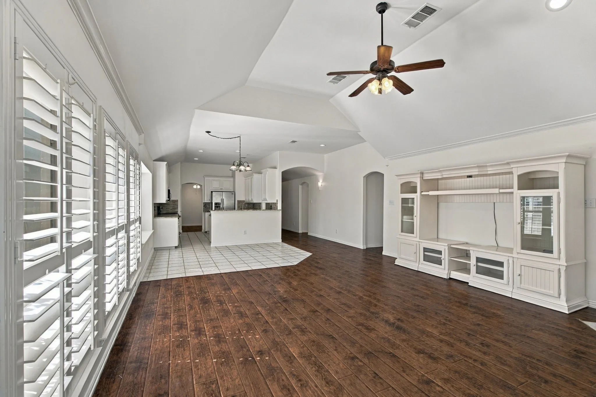 Single Family Residence For Sale in Tarrant County , 8532 Western Meadows Drive, Fort Worth, Texas 76244, 3 Bedroom, 2 Bathroom, 2 Garage spaces, 2,150 Sqft, built in 2000, mls#21420320, Real Estate Agent in Fort Worth, Homes For Sale in Tarrant county, Homes For Sale in Fort Worth, Realtor in Fort Worth Texas, Real Estate Brokerage Independent Realty Texas, Luminita Cordes Realtor