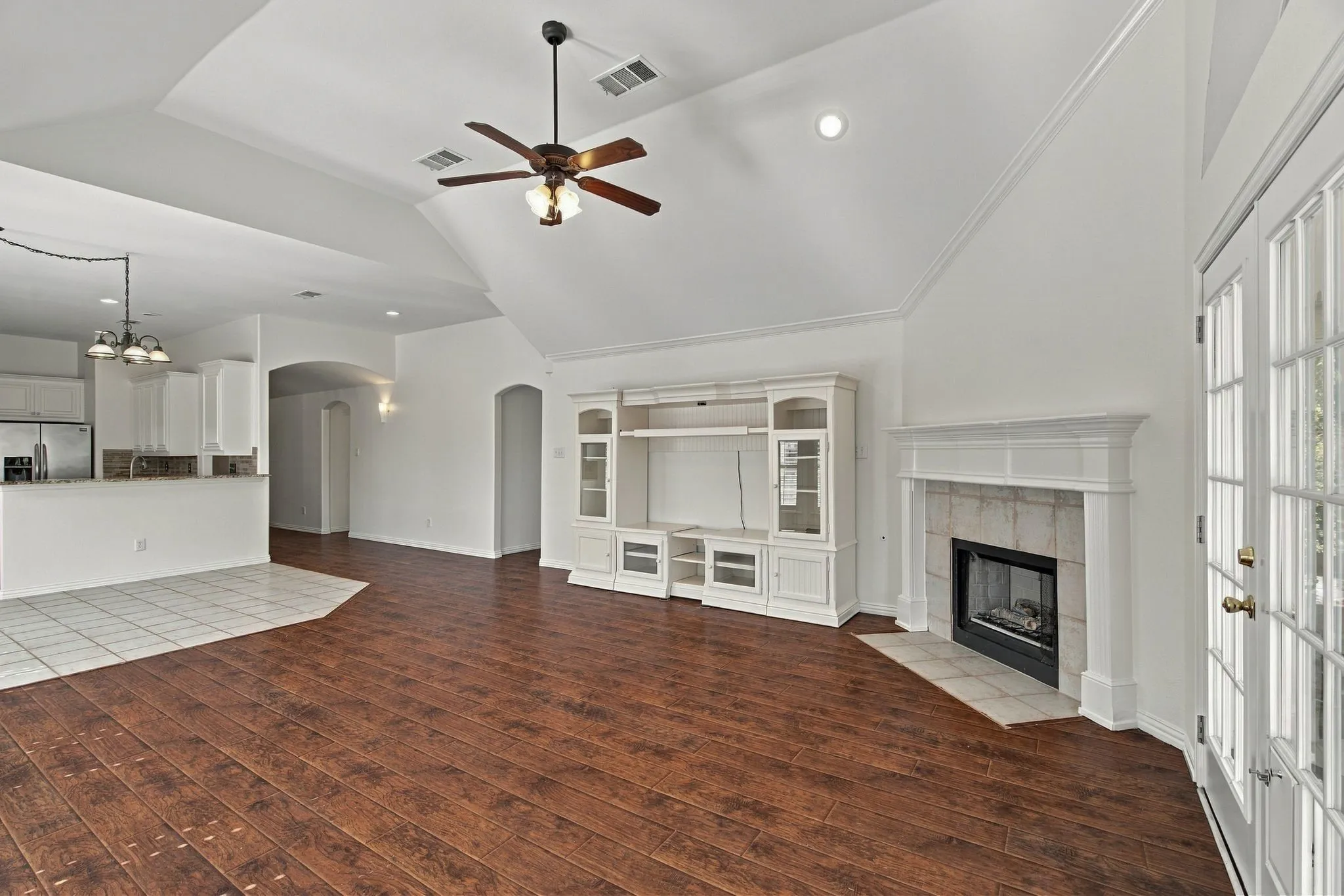 Single Family Residence For Sale in Tarrant County , 8532 Western Meadows Drive, Fort Worth, Texas 76244, 3 Bedroom, 2 Bathroom, 2 Garage spaces, 2,150 Sqft, built in 2000, mls#21420320, Real Estate Agent in Fort Worth, Homes For Sale in Tarrant county, Homes For Sale in Fort Worth, Realtor in Fort Worth Texas, Real Estate Brokerage Independent Realty Texas, Luminita Cordes Realtor