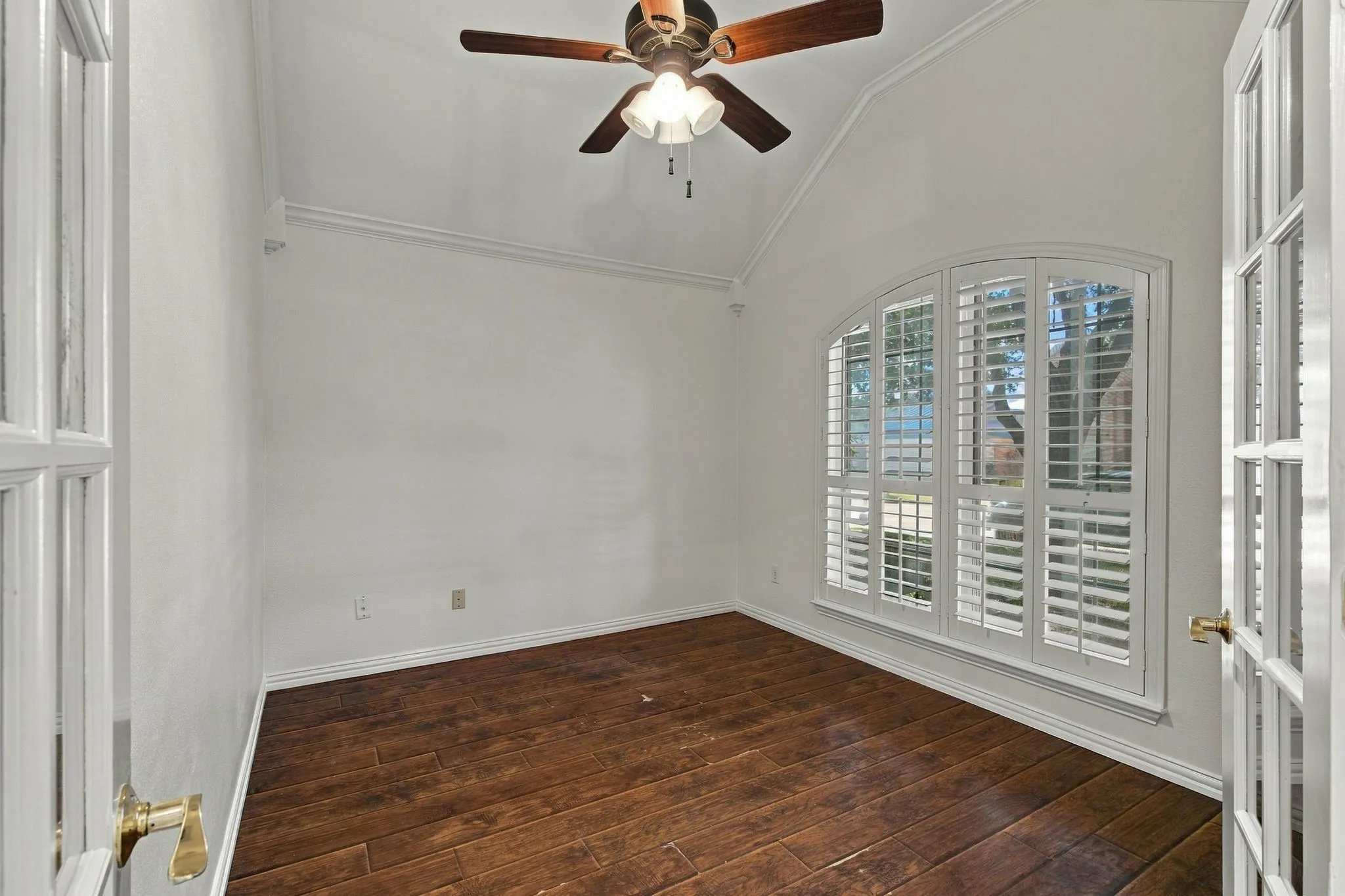Single Family Residence For Sale in Tarrant County , 8532 Western Meadows Drive, Fort Worth, Texas 76244, 3 Bedroom, 2 Bathroom, 2 Garage spaces, 2,150 Sqft, built in 2000, mls#21420320, Real Estate Agent in Fort Worth, Homes For Sale in Tarrant county, Homes For Sale in Fort Worth, Realtor in Fort Worth Texas, Real Estate Brokerage Independent Realty Texas, Luminita Cordes Realtor