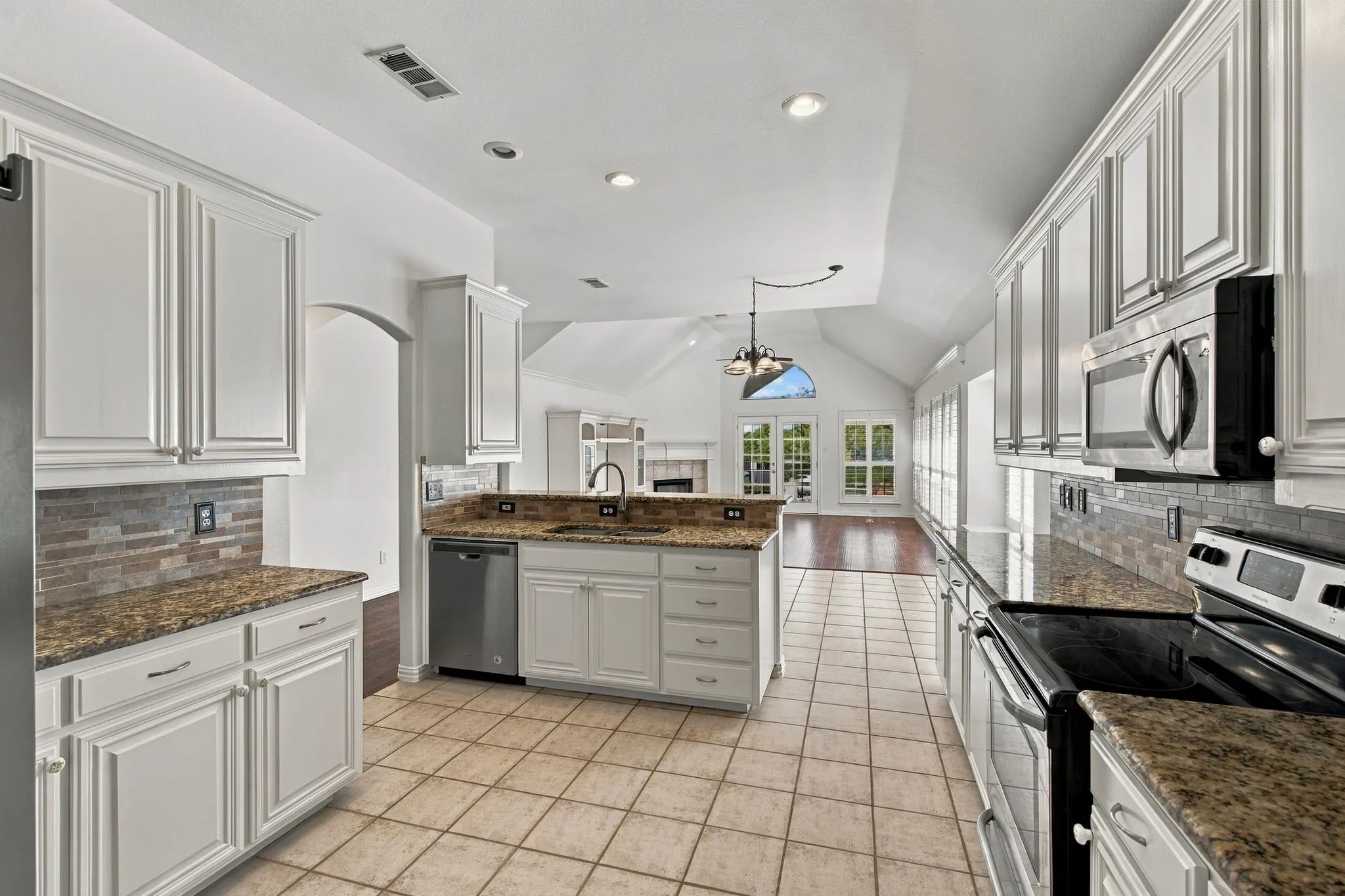 Single Family Residence For Sale in Tarrant County , 8532 Western Meadows Drive, Fort Worth, Texas 76244, 3 Bedroom, 2 Bathroom, 2 Garage spaces, 2,150 Sqft, built in 2000, mls#21420320, Real Estate Agent in Fort Worth, Homes For Sale in Tarrant county, Homes For Sale in Fort Worth, Realtor in Fort Worth Texas, Real Estate Brokerage Independent Realty Texas, Luminita Cordes Realtor