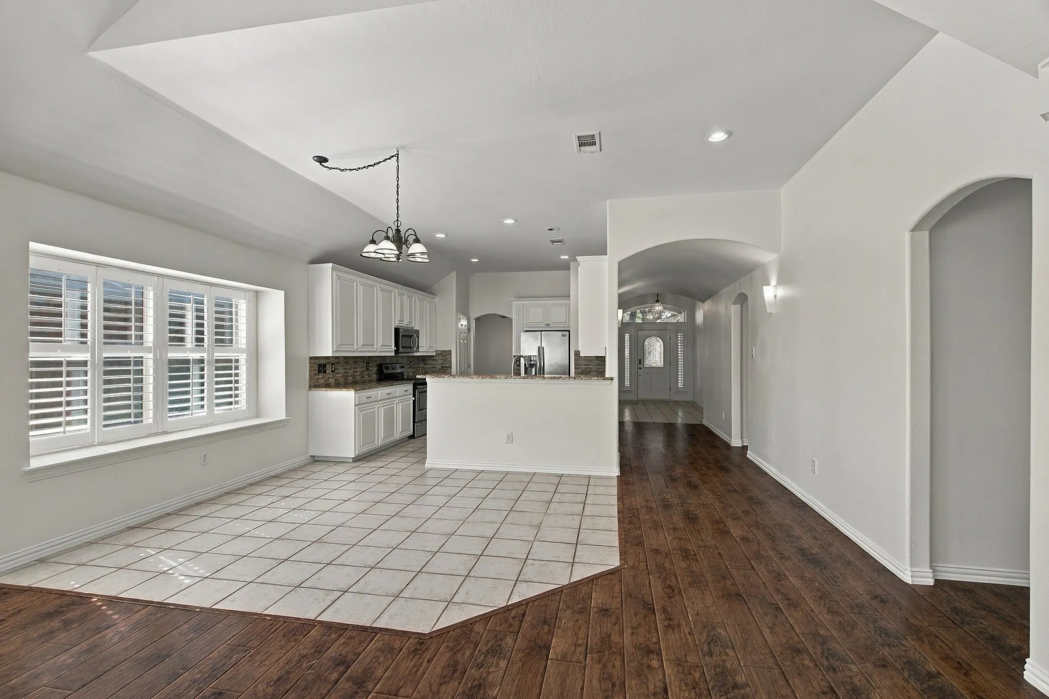Single Family Residence For Sale in Tarrant County , 8532 Western Meadows Drive, Fort Worth, Texas 76244, 3 Bedroom, 2 Bathroom, 2 Garage spaces, 2,150 Sqft, built in 2000, mls#21420320, Real Estate Agent in Fort Worth, Homes For Sale in Tarrant county, Homes For Sale in Fort Worth, Realtor in Fort Worth Texas, Real Estate Brokerage Independent Realty Texas, Luminita Cordes Realtor
