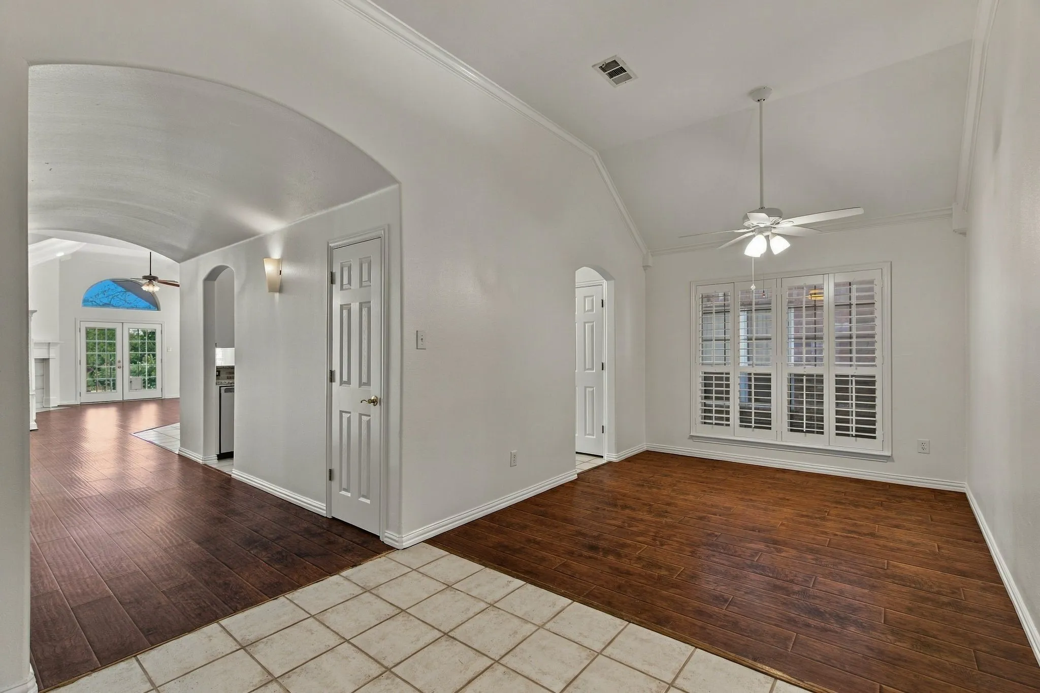 Single Family Residence For Sale in Tarrant County , 8532 Western Meadows Drive, Fort Worth, Texas 76244, 3 Bedroom, 2 Bathroom, 2 Garage spaces, 2,150 Sqft, built in 2000, mls#21420320, Real Estate Agent in Fort Worth, Homes For Sale in Tarrant county, Homes For Sale in Fort Worth, Realtor in Fort Worth Texas, Real Estate Brokerage Independent Realty Texas, Luminita Cordes Realtor