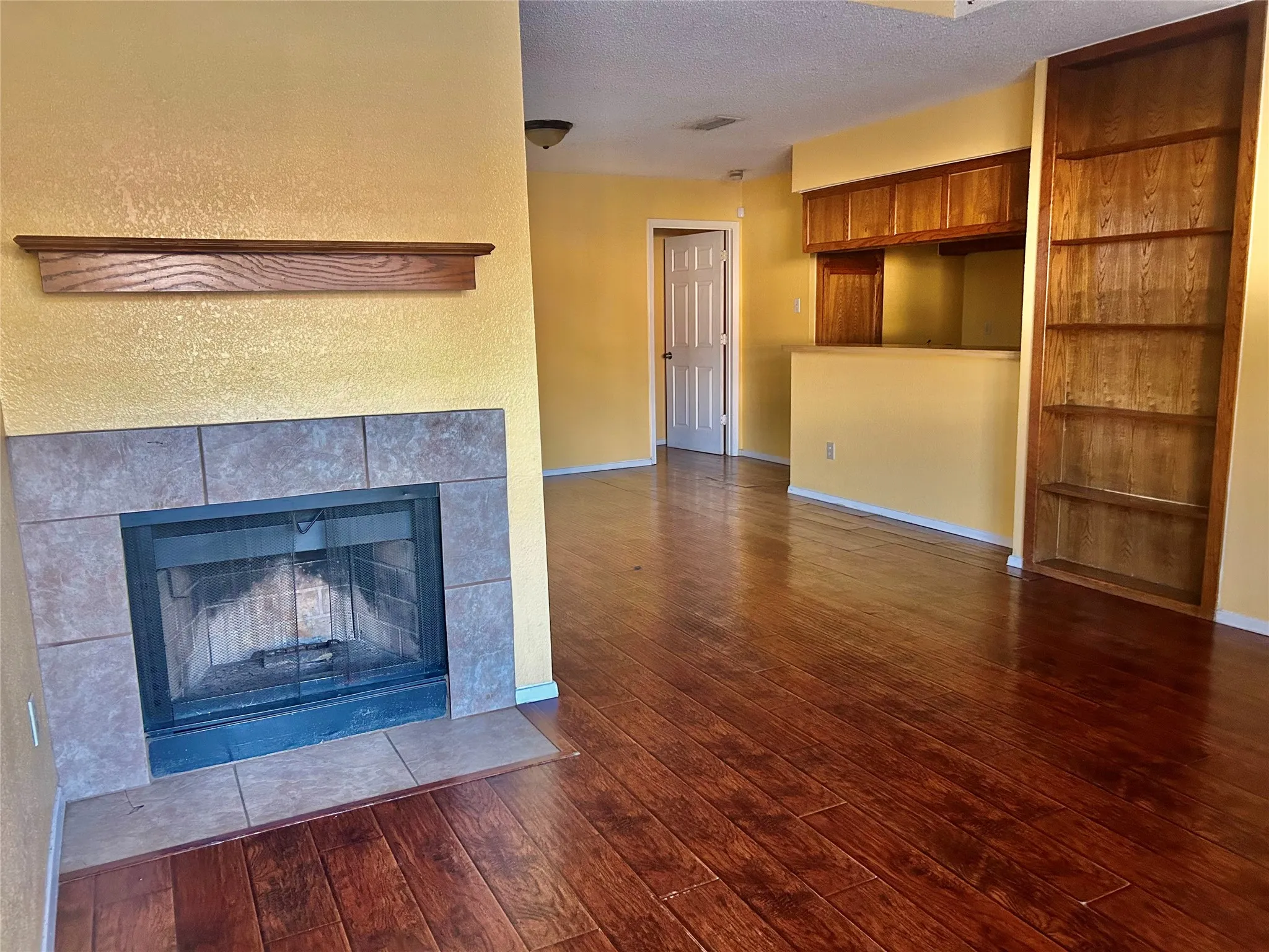 Duplex For Rent in Tarrant County , 2310 Miguel Lane, Arlington, Texas 76016, 2 Bedroom, 2 Bathroom, Garage spaces, 970 Sqft, built in 1984, mls#21420467, Real Estate Agent in Arlington, Homes For Rent in Tarrant county, Homes For Rent in Arlington, Realtor in Arlington Texas, Real Estate Brokerage Independent Realty Texas, Luminita Cordes Realtor