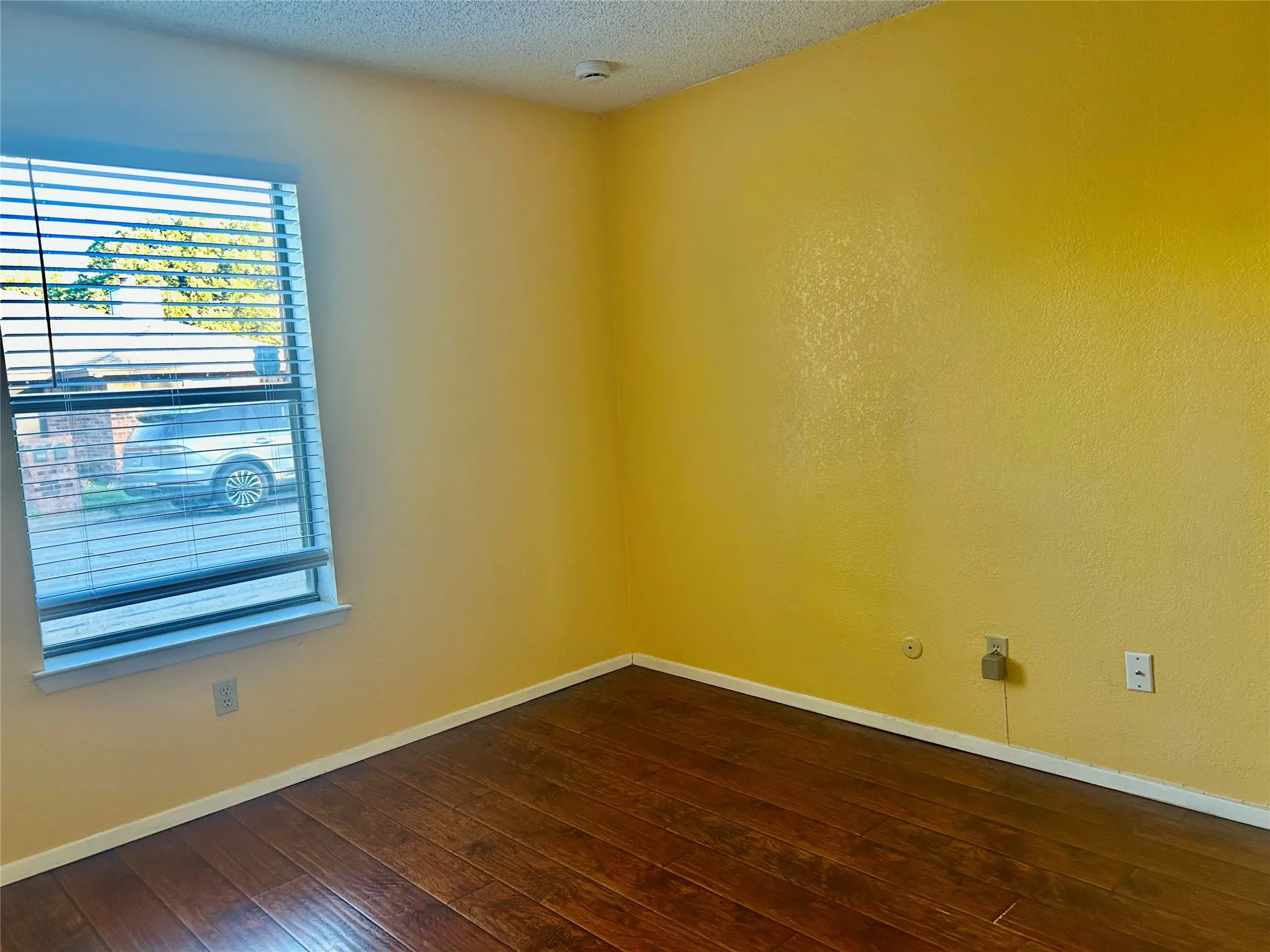 Duplex For Rent in Tarrant County , 2310 Miguel Lane, Arlington, Texas 76016, 2 Bedroom, 2 Bathroom, Garage spaces, 970 Sqft, built in 1984, mls#21420467, Real Estate Agent in Arlington, Homes For Rent in Tarrant county, Homes For Rent in Arlington, Realtor in Arlington Texas, Real Estate Brokerage Independent Realty Texas, Luminita Cordes Realtor