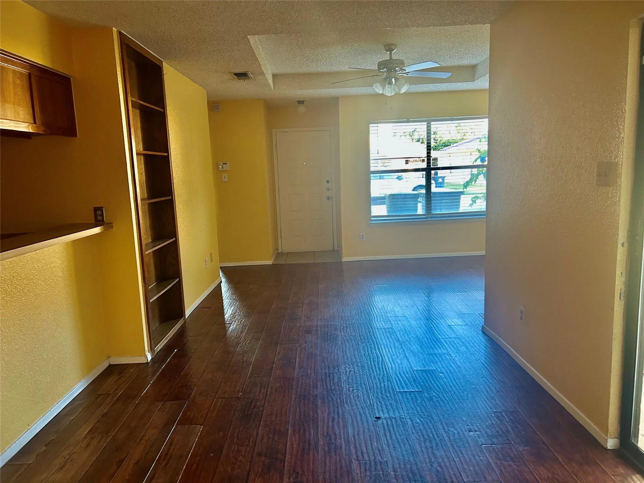 Duplex For Rent in Tarrant County , 2310 Miguel Lane, Arlington, Texas 76016, 2 Bedroom, 2 Bathroom, Garage spaces, 970 Sqft, built in 1984, mls#21420467, Real Estate Agent in Arlington, Homes For Rent in Tarrant county, Homes For Rent in Arlington, Realtor in Arlington Texas, Real Estate Brokerage Independent Realty Texas, Luminita Cordes Realtor