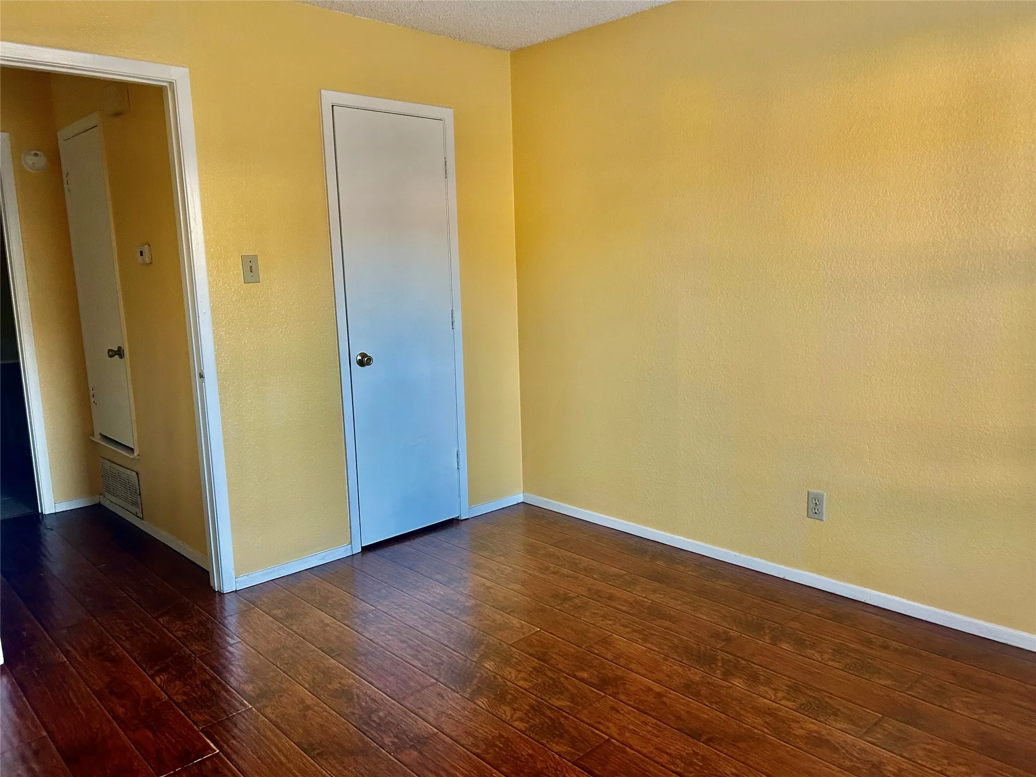 Duplex For Rent in Tarrant County , 2310 Miguel Lane, Arlington, Texas 76016, 2 Bedroom, 2 Bathroom, Garage spaces, 970 Sqft, built in 1984, mls#21420467, Real Estate Agent in Arlington, Homes For Rent in Tarrant county, Homes For Rent in Arlington, Realtor in Arlington Texas, Real Estate Brokerage Independent Realty Texas, Luminita Cordes Realtor