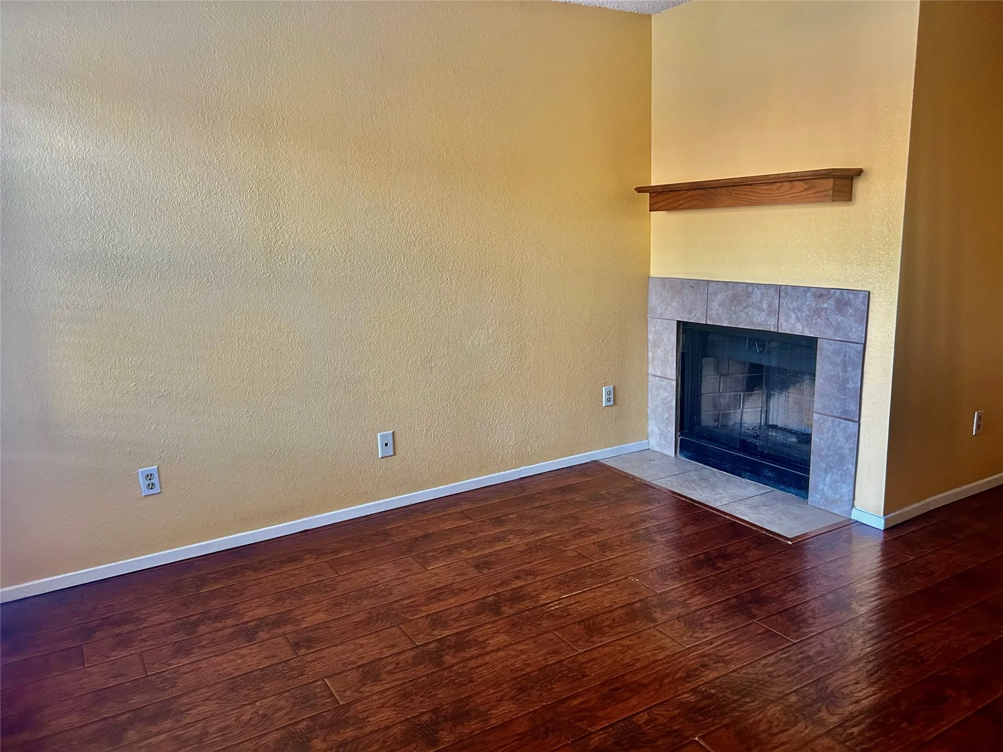 Duplex For Rent in Tarrant County , 2310 Miguel Lane, Arlington, Texas 76016, 2 Bedroom, 2 Bathroom, Garage spaces, 970 Sqft, built in 1984, mls#21420467, Real Estate Agent in Arlington, Homes For Rent in Tarrant county, Homes For Rent in Arlington, Realtor in Arlington Texas, Real Estate Brokerage Independent Realty Texas, Luminita Cordes Realtor