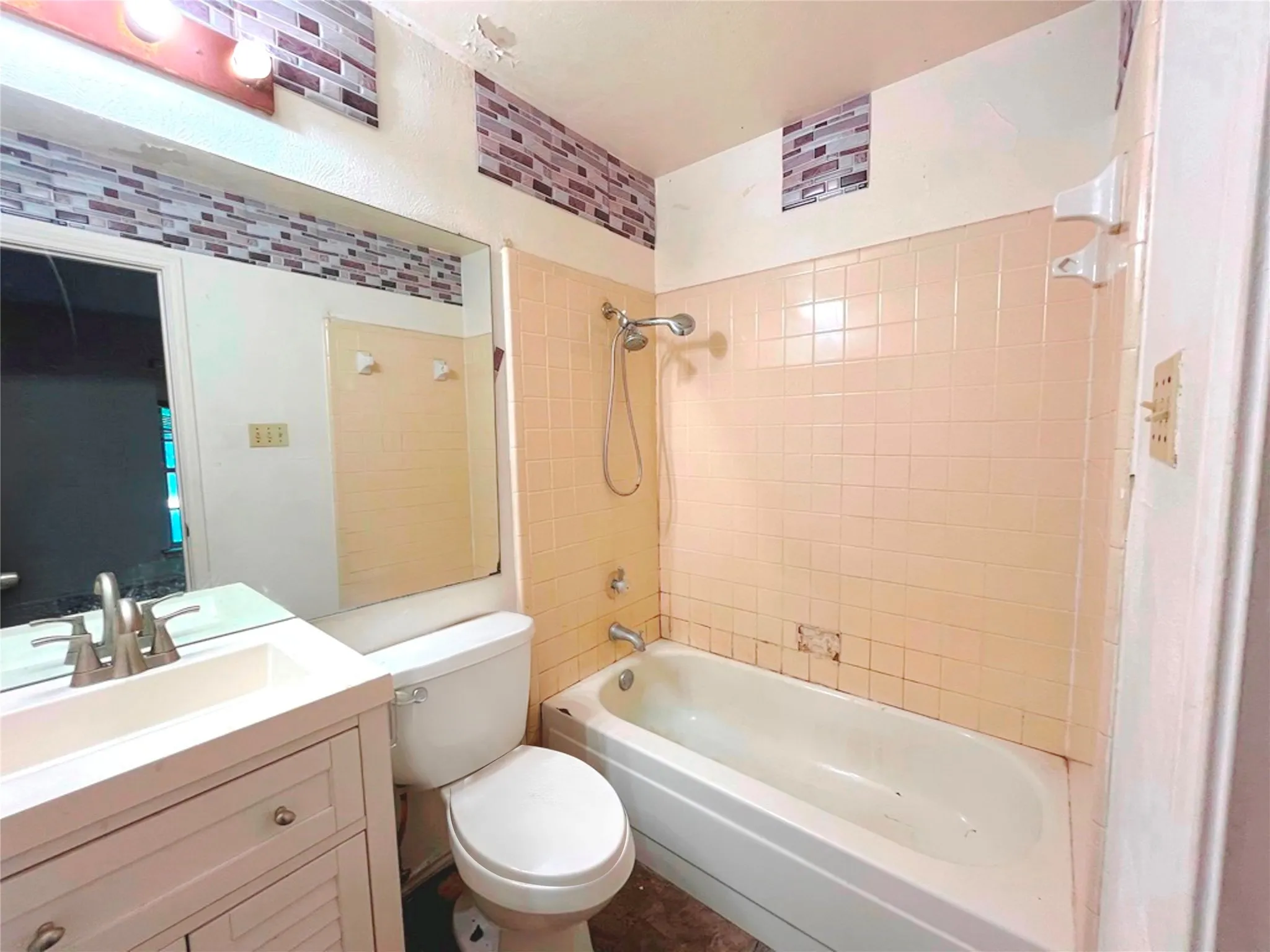 Single Family Residence For Sale in Dallas County , 9963 Cedar Mountain Circle, Dallas, Texas 75217, 3 Bedroom, 2 Bathroom, 1 Garage spaces, 1,084 Sqft, built in 1982, mls#21420172, Real Estate Agent in Dallas, Homes For Sale in Dallas county, Homes For Sale in Dallas, Realtor in Dallas Texas, Real Estate Brokerage Independent Realty Texas, Luminita Cordes Realtor