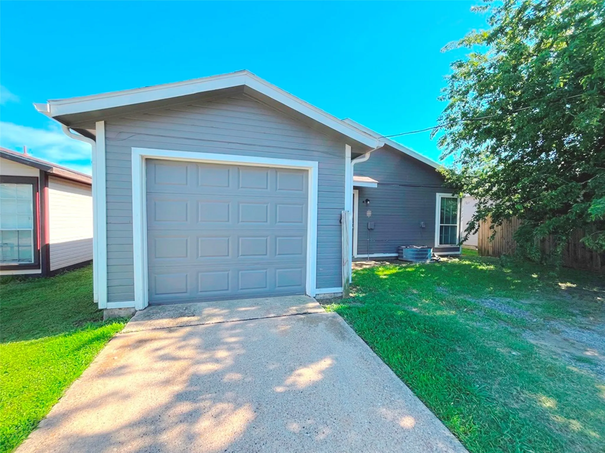 Single Family Residence For Sale in Dallas County , 9963 Cedar Mountain Circle, Dallas, Texas 75217, 3 Bedroom, 2 Bathroom, 1 Garage spaces, 1,084 Sqft, built in 1982, mls#21420172, Real Estate Agent in Dallas, Homes For Sale in Dallas county, Homes For Sale in Dallas, Realtor in Dallas Texas, Real Estate Brokerage Independent Realty Texas, Luminita Cordes Realtor