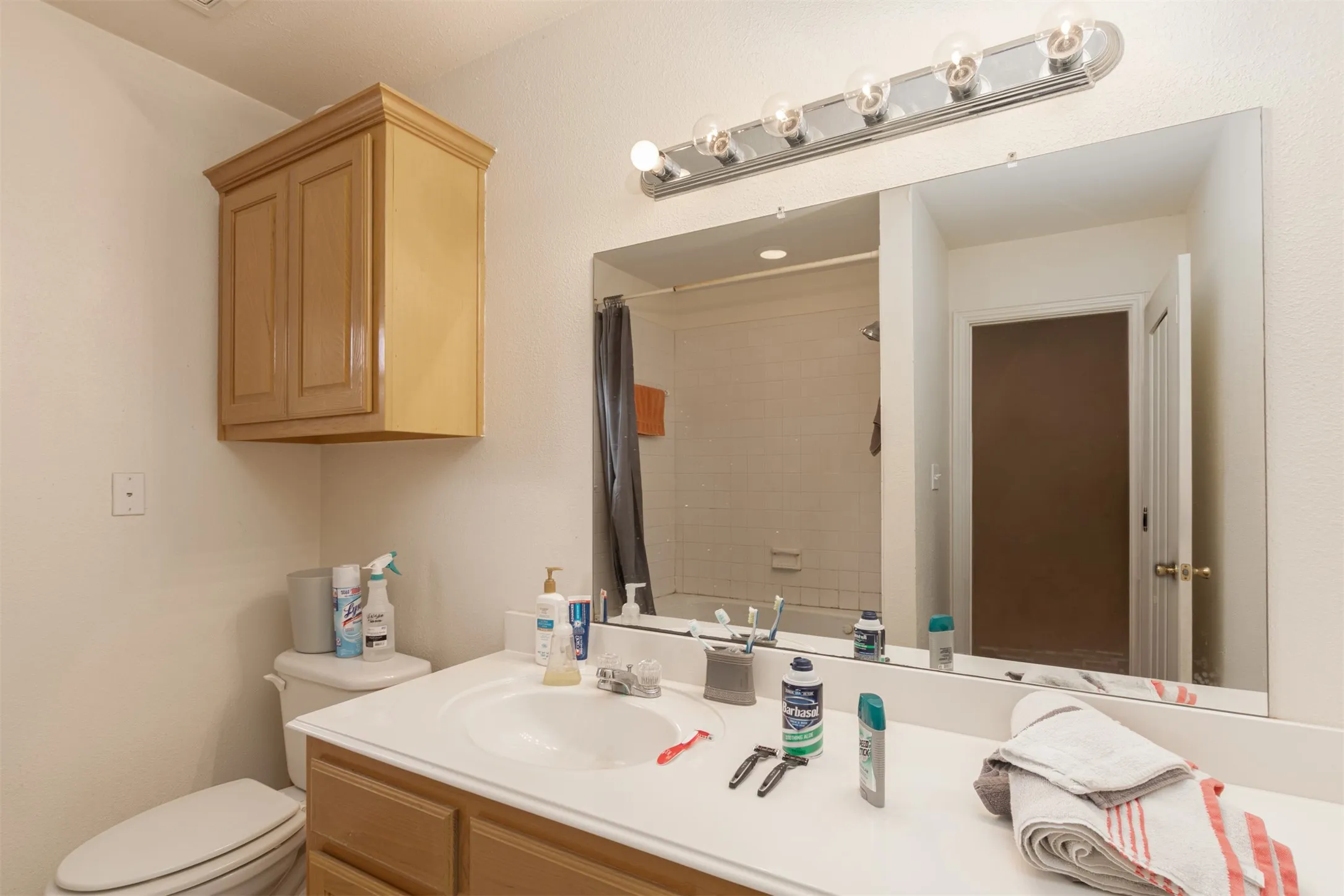 Single Family Residence For Sale in Hunt County , 2601 W County Road 3306, Greenville, Texas 75402, 3 Bedroom, 2 Bathroom, Garage spaces, 1,280 Sqft, built in 2005, mls#21420480, Real Estate Agent in Greenville, Homes For Sale in Hunt county, Homes For Sale in Greenville, Realtor in Greenville Texas, Real Estate Brokerage Independent Realty Texas, Luminita Cordes Realtor