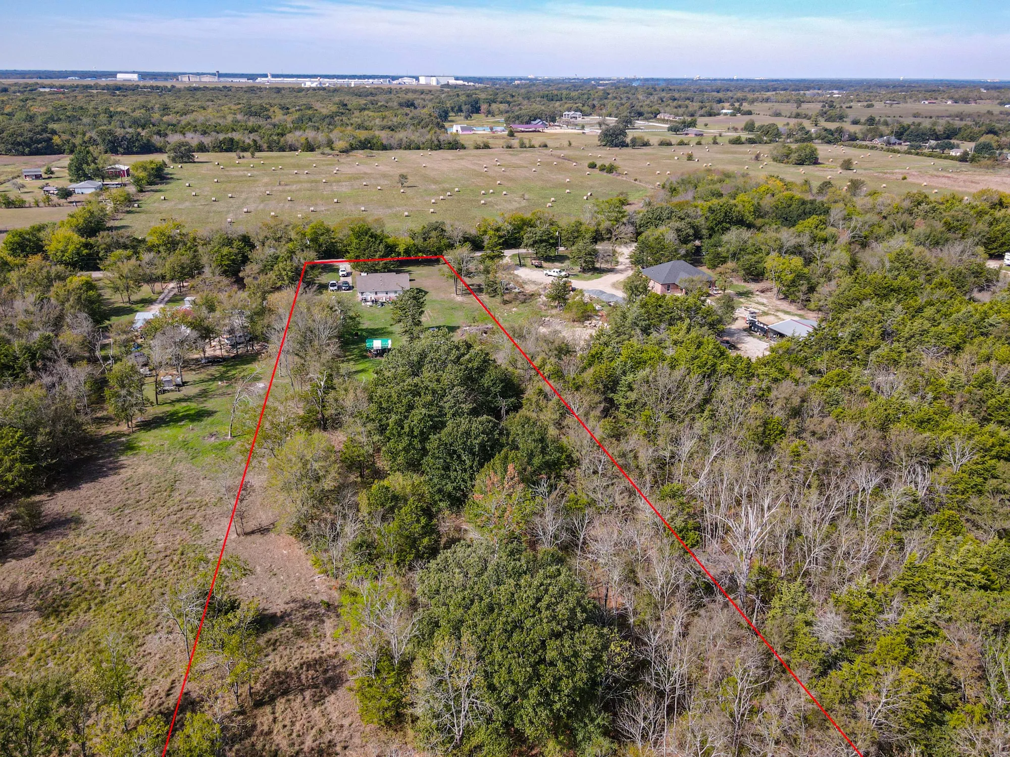 Single Family Residence For Sale in Hunt County , 2601 W County Road 3306, Greenville, Texas 75402, 3 Bedroom, 2 Bathroom, Garage spaces, 1,280 Sqft, built in 2005, mls#21420480, Real Estate Agent in Greenville, Homes For Sale in Hunt county, Homes For Sale in Greenville, Realtor in Greenville Texas, Real Estate Brokerage Independent Realty Texas, Luminita Cordes Realtor