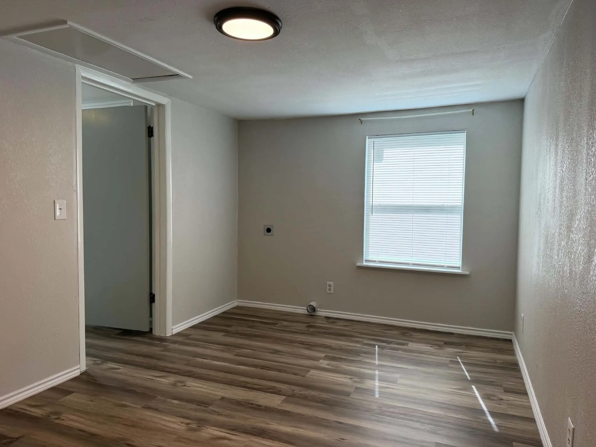 Single Family Residence For Sale in Wichita County , 1507 N 7th Street, Wichita Falls, Texas 76306, 3 Bedroom, 1 Bathroom, Garage spaces, 935 Sqft, built in 1944, mls#21420484, Real Estate Agent in Wichita Falls, Homes For Sale in Wichita county, Homes For Sale in Wichita Falls, Realtor in Wichita Falls Texas, Real Estate Brokerage Independent Realty Texas, Luminita Cordes Realtor