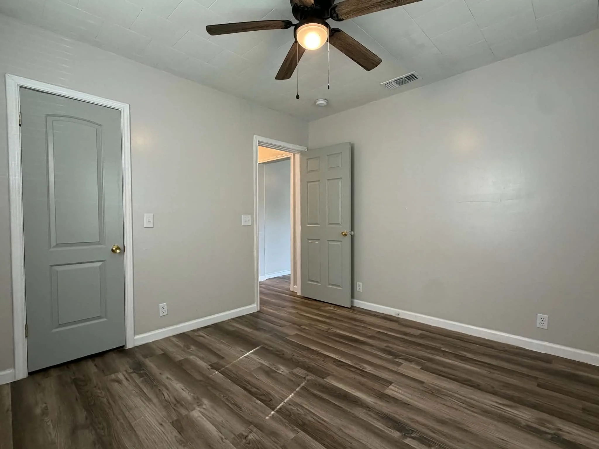 Single Family Residence For Sale in Wichita County , 1507 N 7th Street, Wichita Falls, Texas 76306, 3 Bedroom, 1 Bathroom, Garage spaces, 935 Sqft, built in 1944, mls#21420484, Real Estate Agent in Wichita Falls, Homes For Sale in Wichita county, Homes For Sale in Wichita Falls, Realtor in Wichita Falls Texas, Real Estate Brokerage Independent Realty Texas, Luminita Cordes Realtor